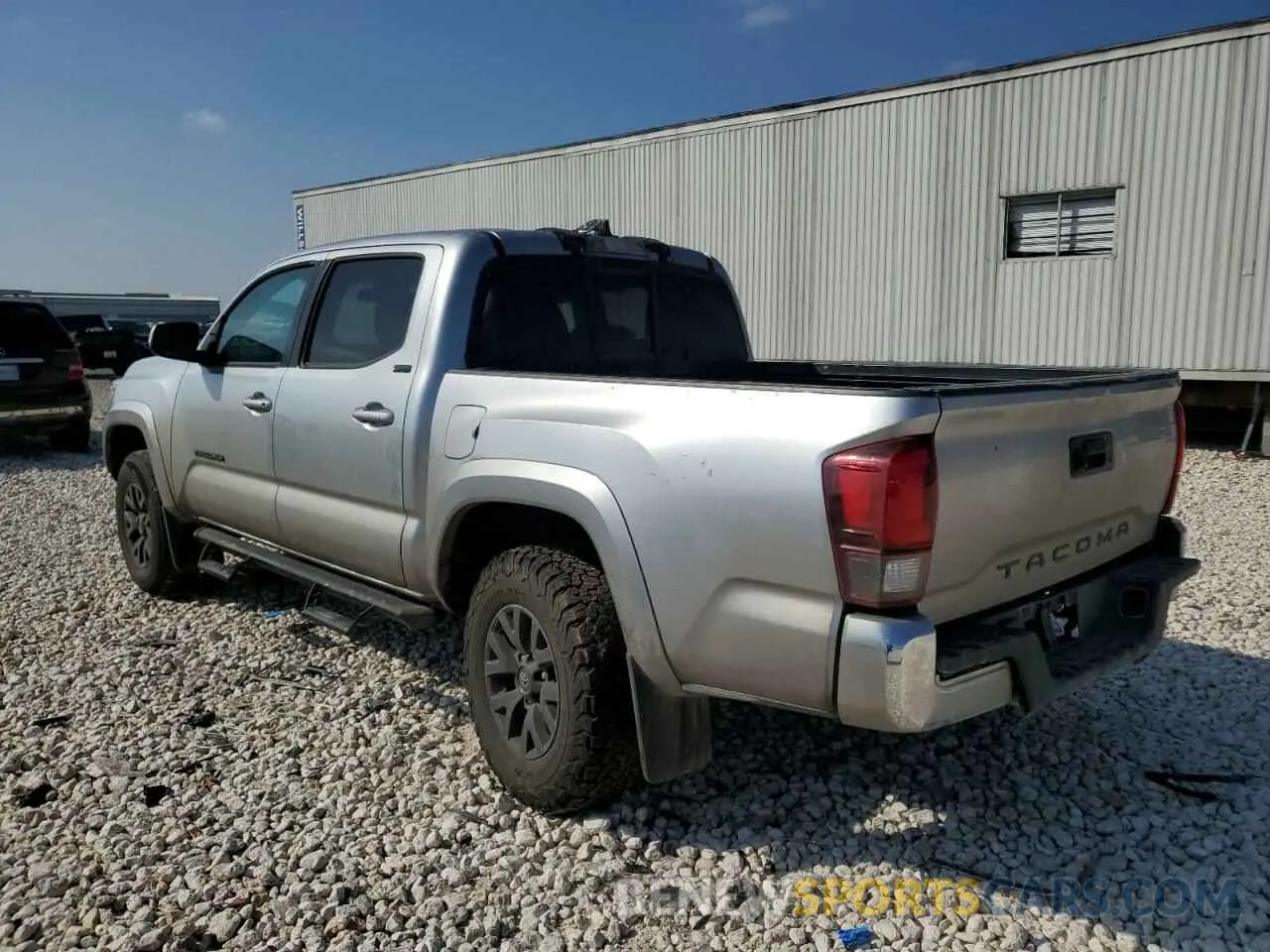 2 fotografías del automóvil dañado 3TYAX5GN1NT048419 TOYOTA TACOMA 2022