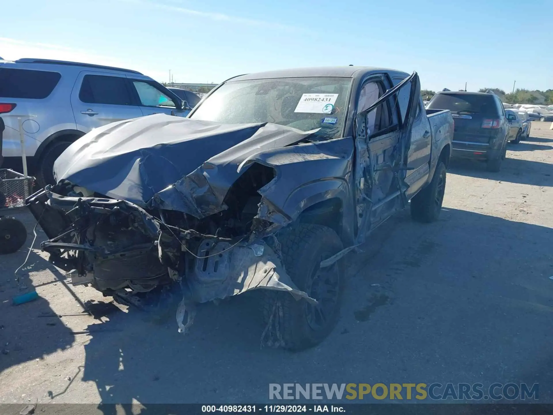 2 fotografías del automóvil dañado 3TYAX5GN3NT036515 TOYOTA TACOMA 2022