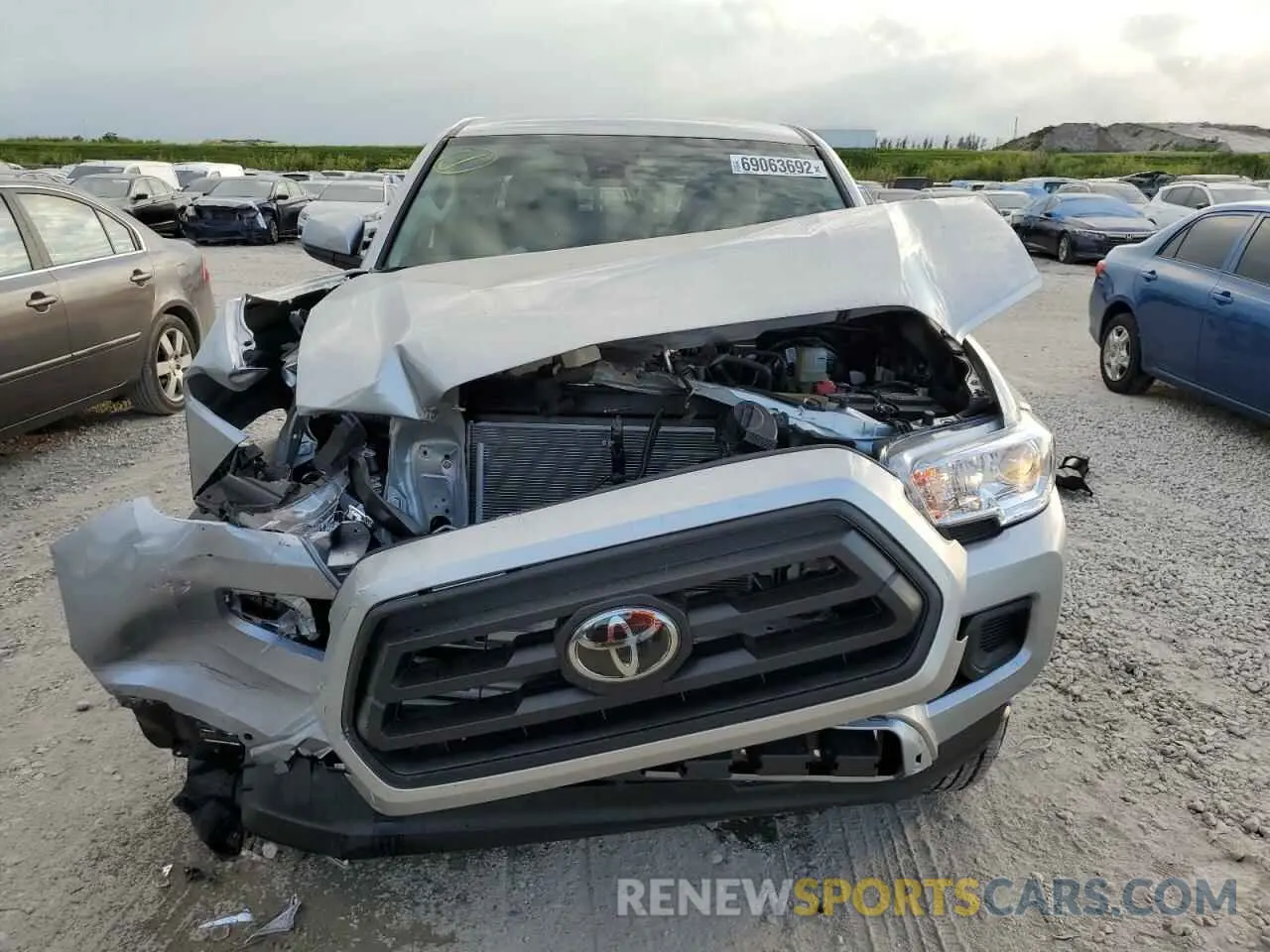 5 fotografías del automóvil dañado 3TYAX5GN3NT066386 TOYOTA TACOMA 2022