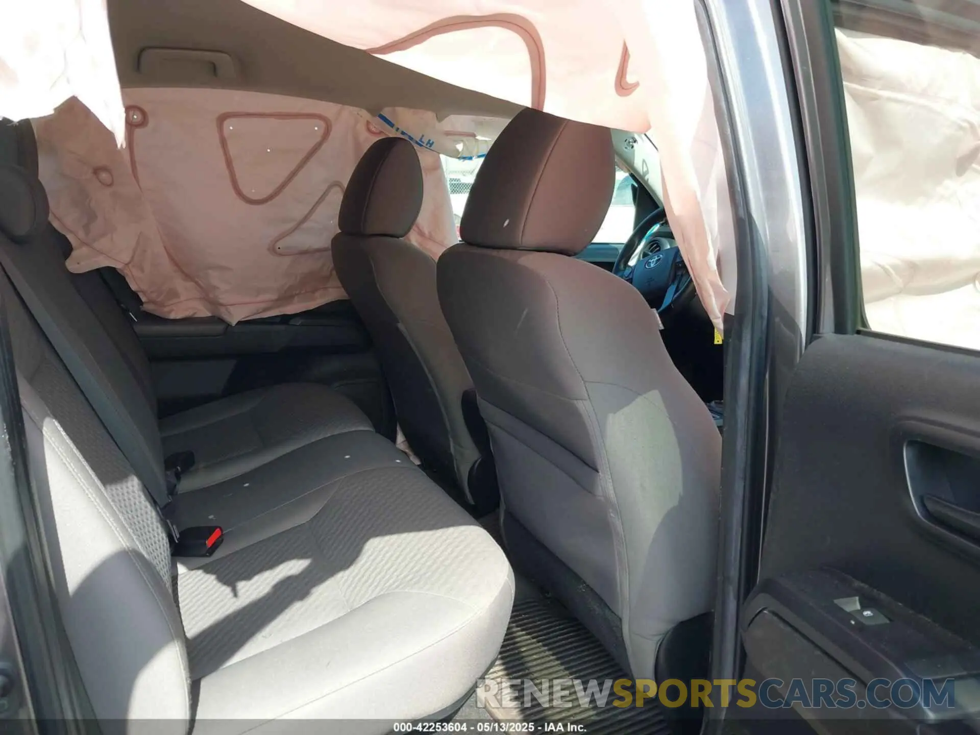 8 fotografías del automóvil dañado 3TYAX5GN5NT046897 TOYOTA TACOMA 2022