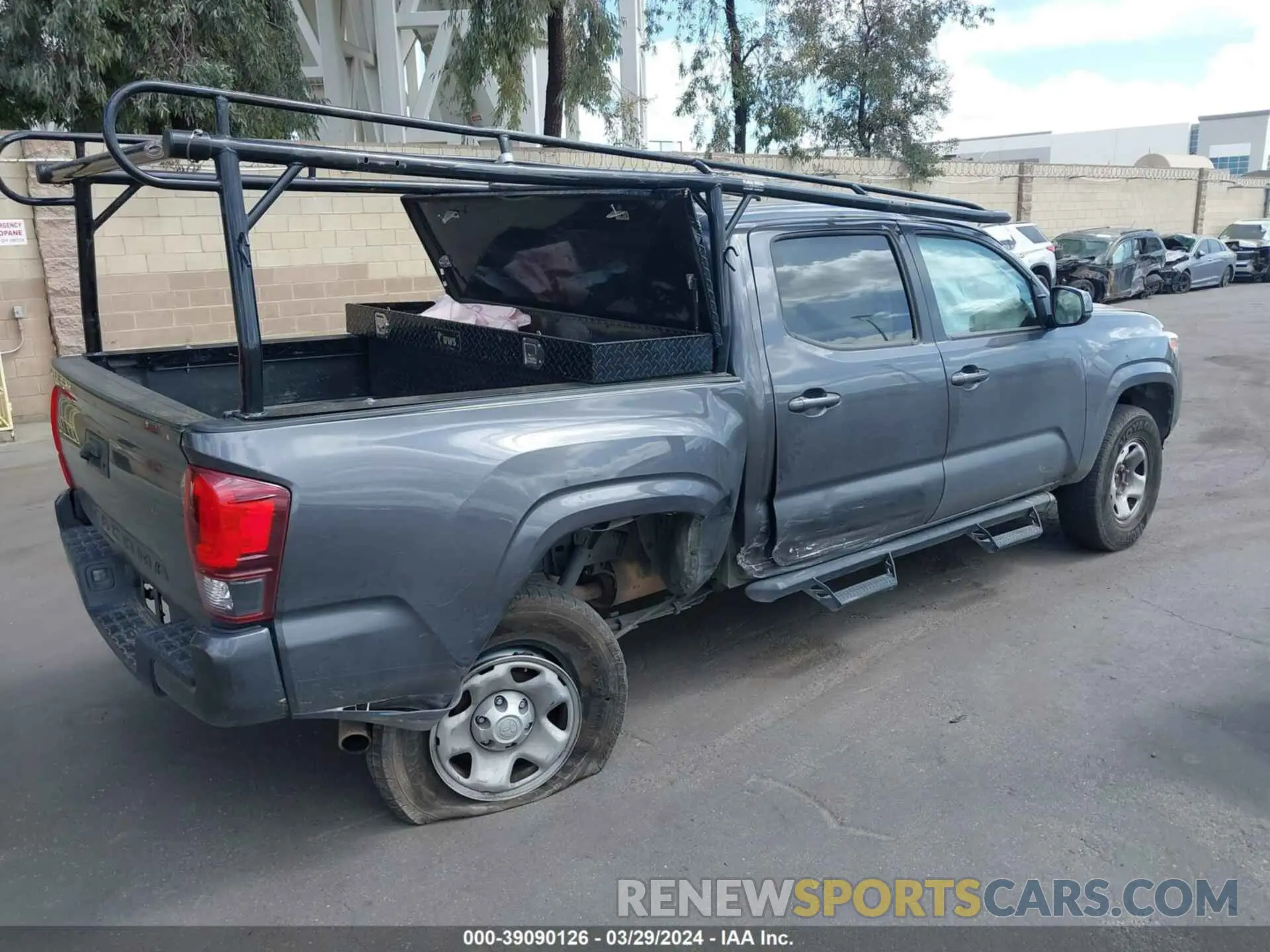 4 fotografías del automóvil dañado 3TYAX5GN6NT037495 TOYOTA TACOMA 2022