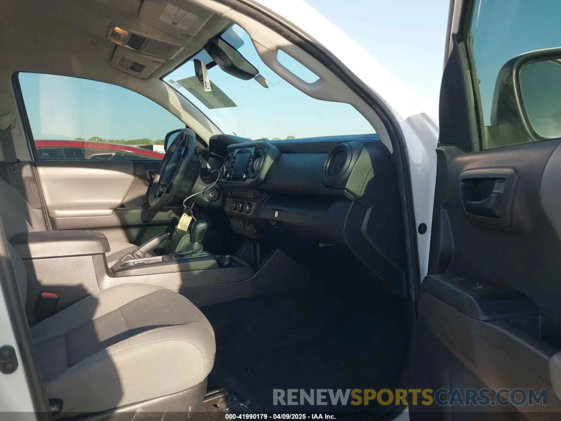 5 fotografías del automóvil dañado 3TYAX5GN6NT057732 TOYOTA TACOMA 2022