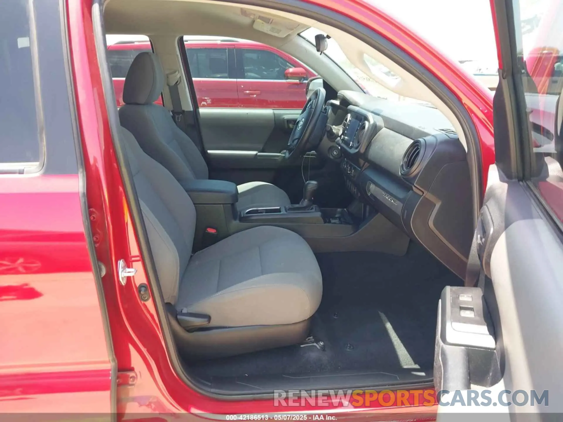 5 fotografías del automóvil dañado 3TYAX5GN6NT060646 TOYOTA TACOMA 2022