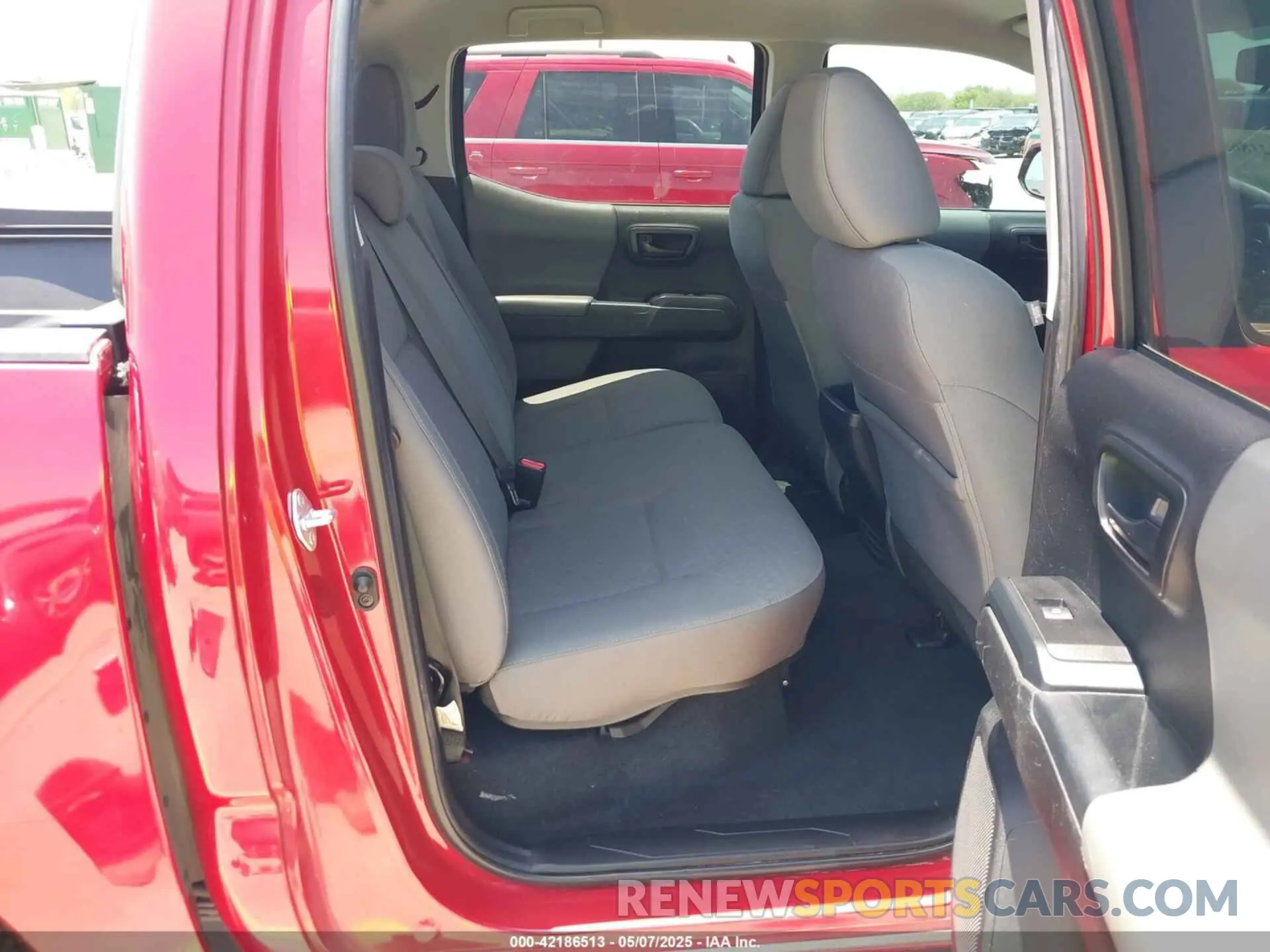 8 fotografías del automóvil dañado 3TYAX5GN6NT060646 TOYOTA TACOMA 2022