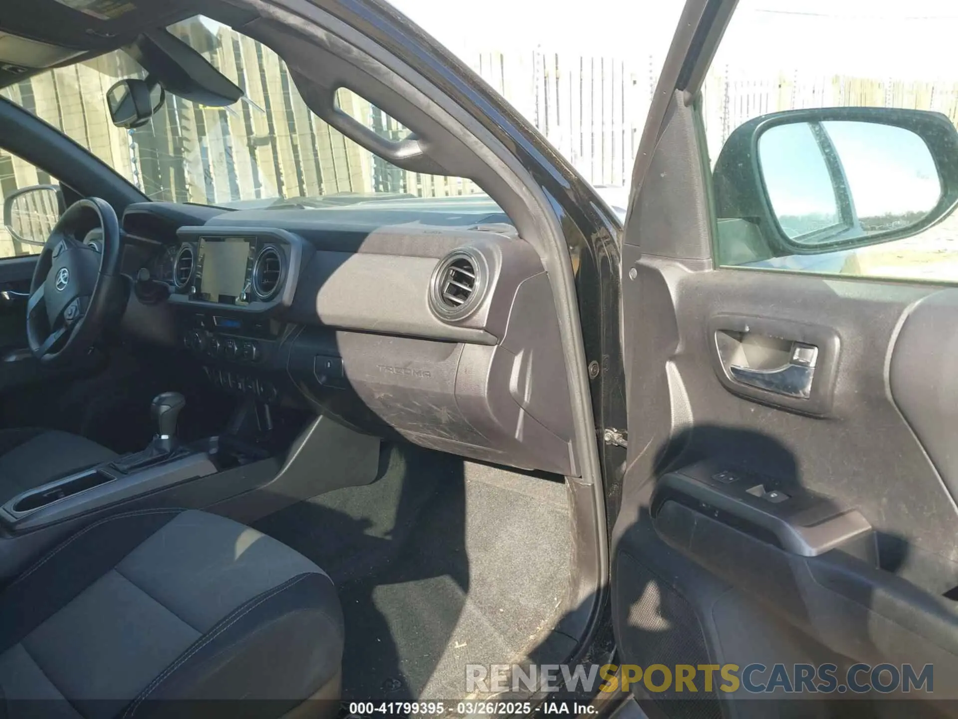 5 fotografías del automóvil dañado 3TYCZ5AN0NT066728 TOYOTA TACOMA 2022