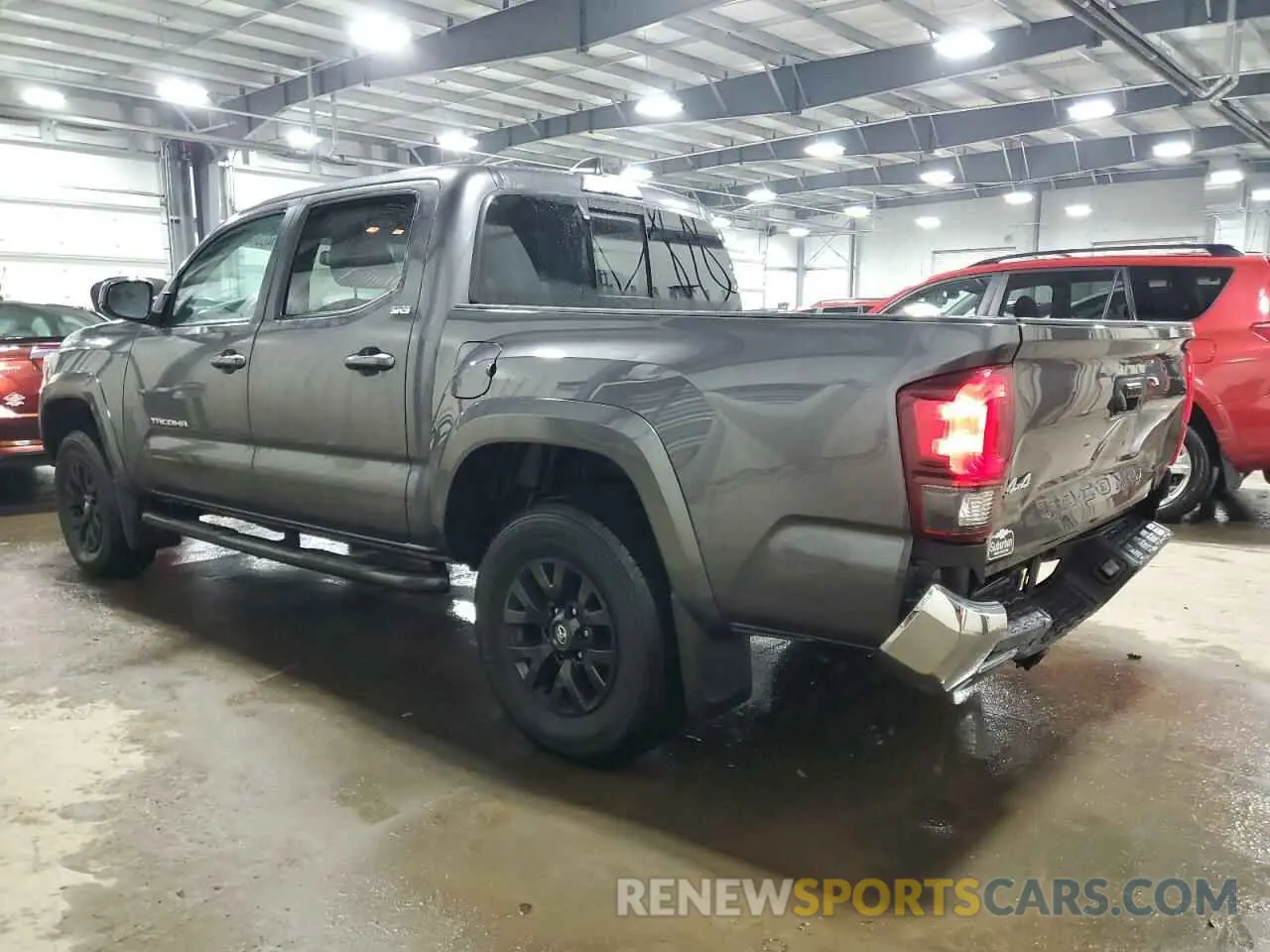 2 fotografías del automóvil dañado 3TYCZ5AN0NT069046 TOYOTA TACOMA 2022