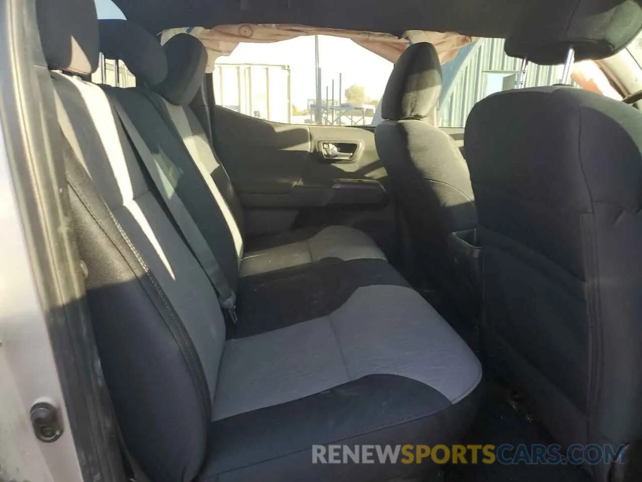 10 fotografías del automóvil dañado 3TYCZ5AN0NT077471 TOYOTA TACOMA 2022