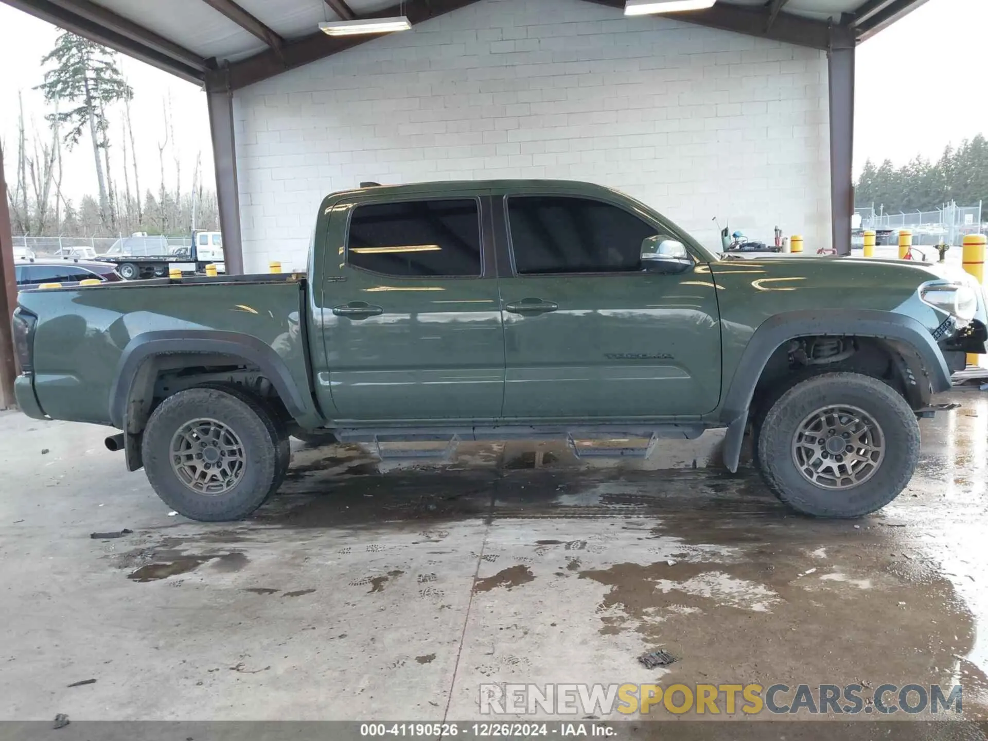 13 fotografías del automóvil dañado 3TYCZ5AN2NT093221 TOYOTA TACOMA 2022