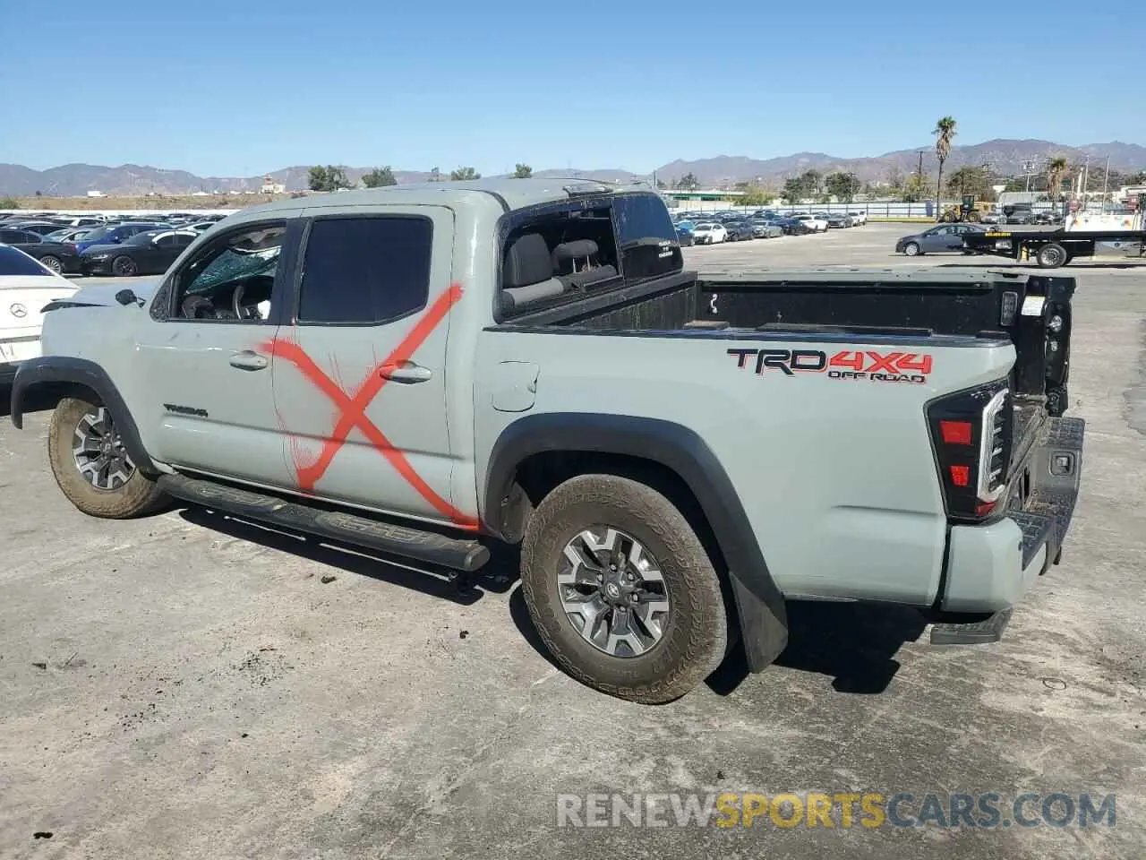 2 fotografías del automóvil dañado 3TYCZ5AN2NT096491 TOYOTA TACOMA 2022