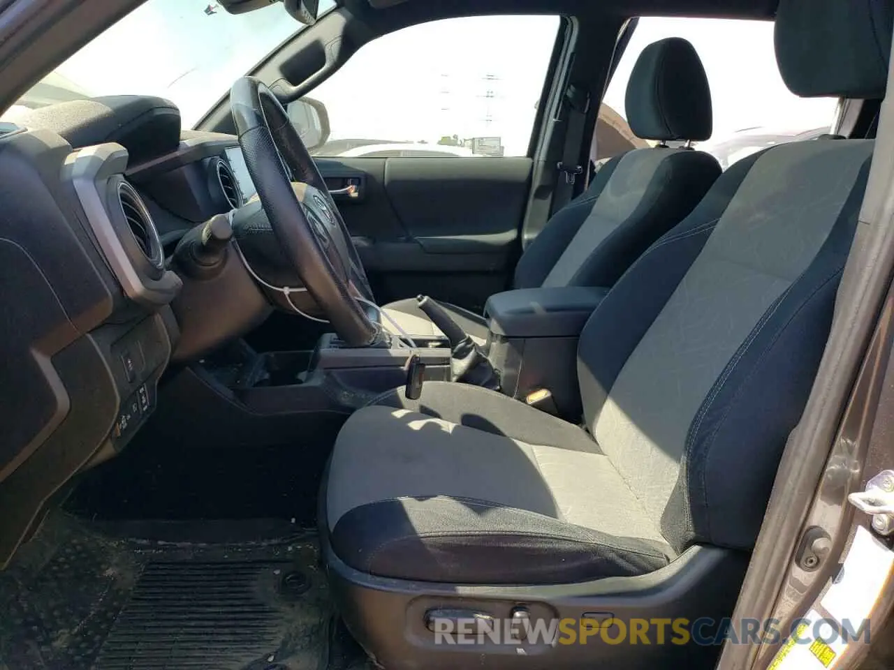 7 fotografías del automóvil dañado 3TYCZ5AN4NT086612 TOYOTA TACOMA 2022