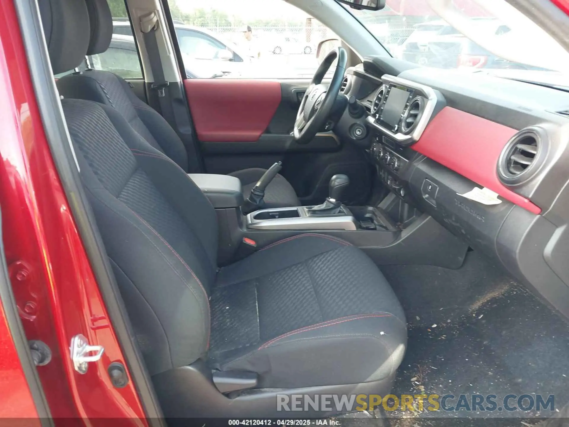 5 fotografías del automóvil dañado 3TYCZ5AN4NT101268 TOYOTA TACOMA 2022