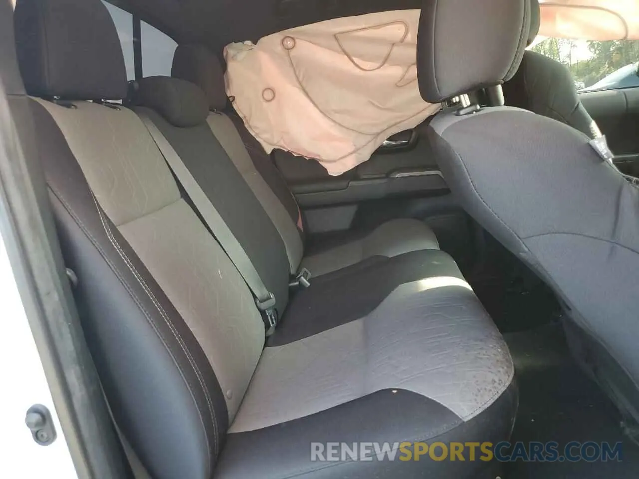 10 fotografías del automóvil dañado 3TYCZ5AN5NT068331 TOYOTA TACOMA 2022