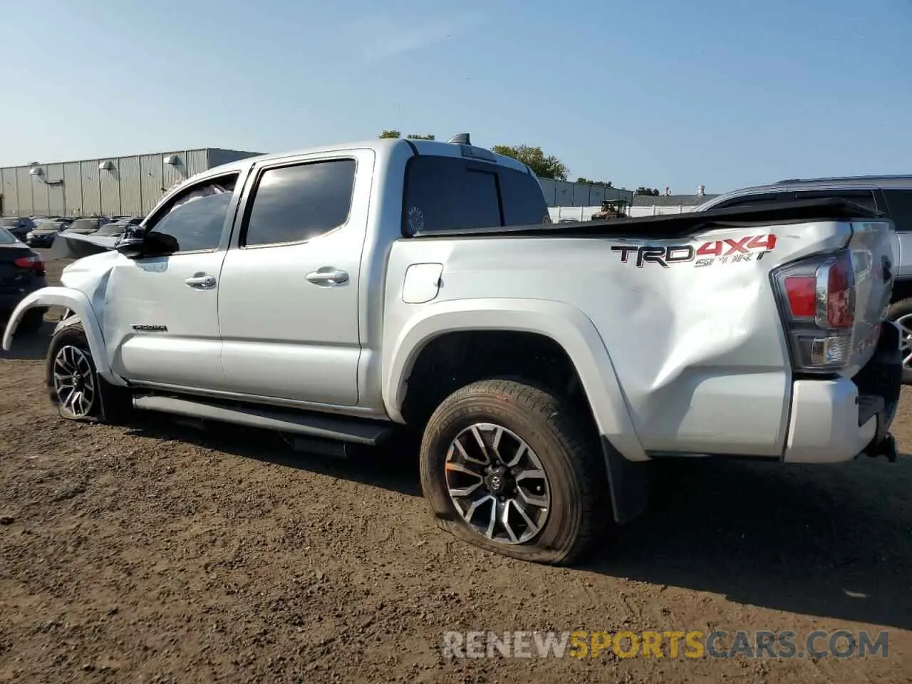 2 fotografías del automóvil dañado 3TYCZ5AN5NT068331 TOYOTA TACOMA 2022