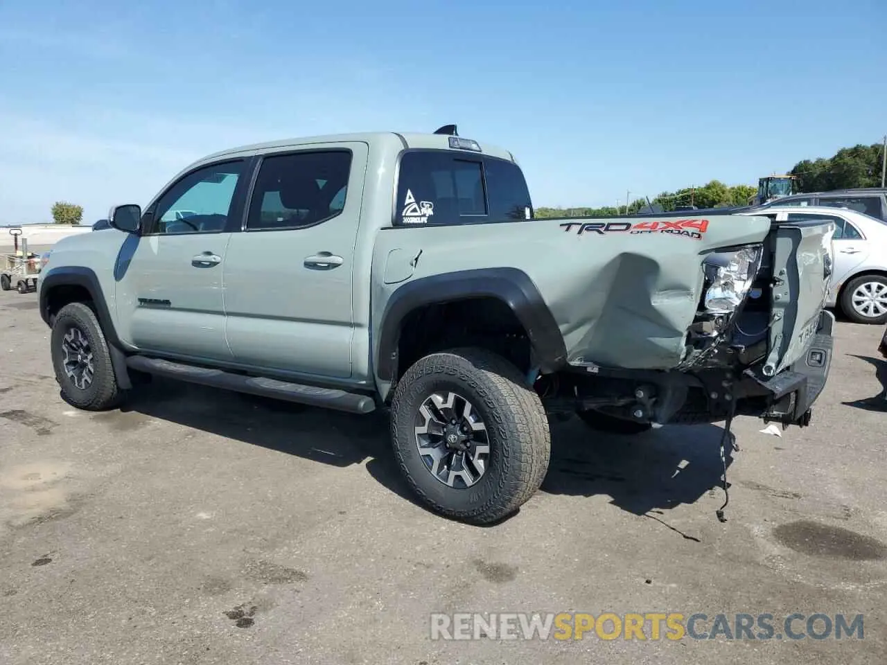 2 fotografías del automóvil dañado 3TYCZ5AN5NT101232 TOYOTA TACOMA 2022
