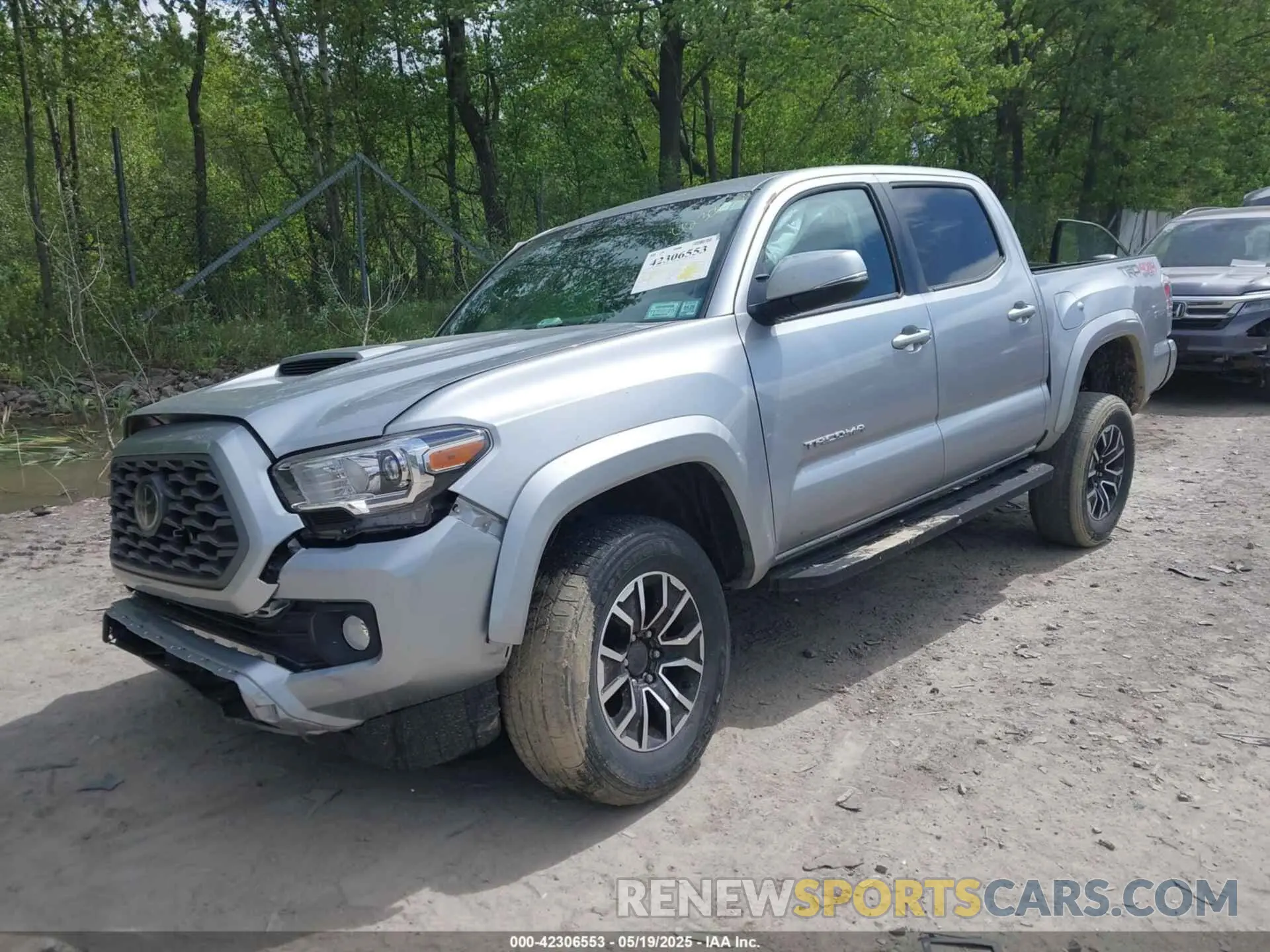 2 fotografías del automóvil dañado 3TYCZ5AN6NT053966 TOYOTA TACOMA 2022