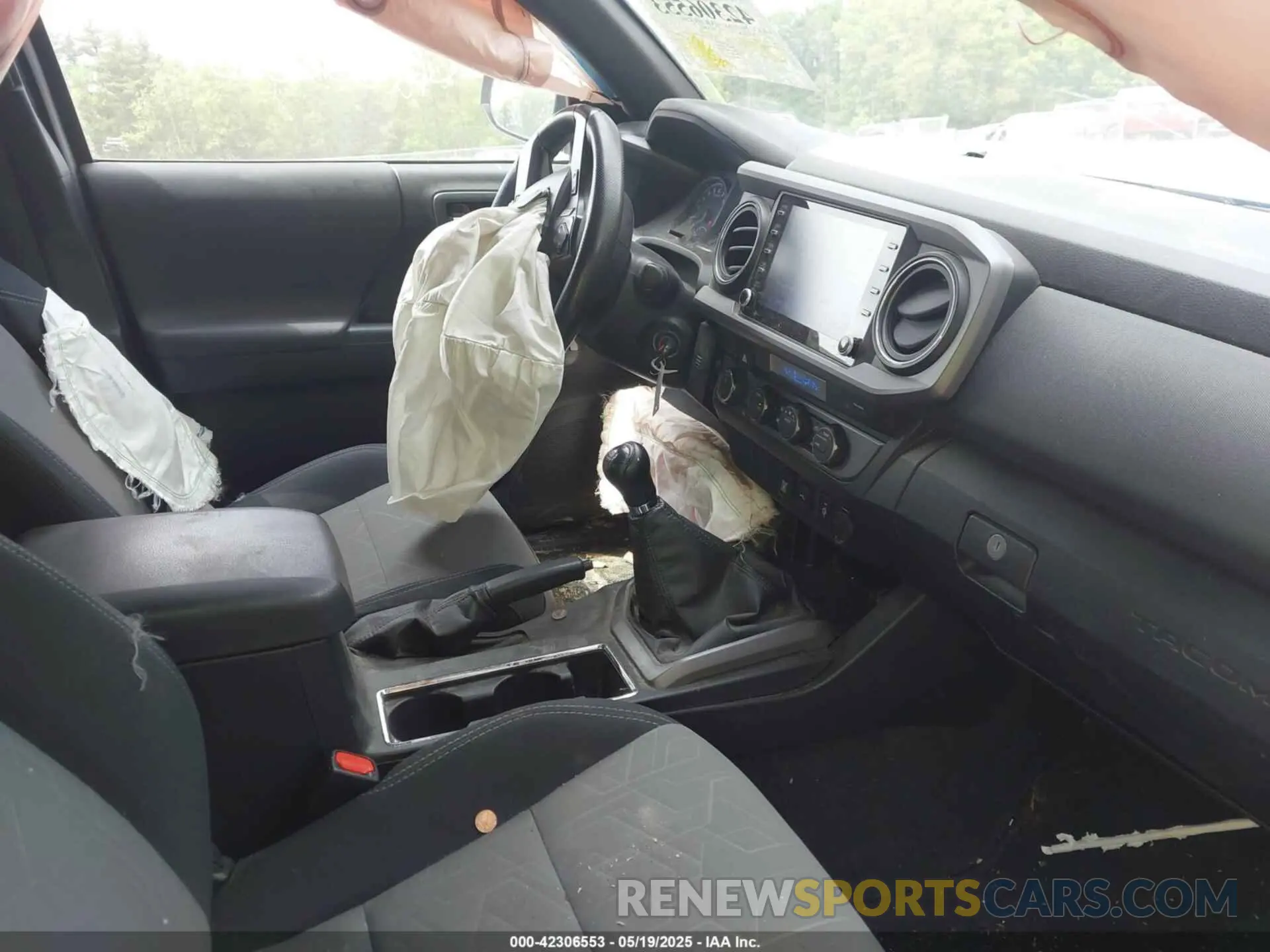 5 fotografías del automóvil dañado 3TYCZ5AN6NT053966 TOYOTA TACOMA 2022
