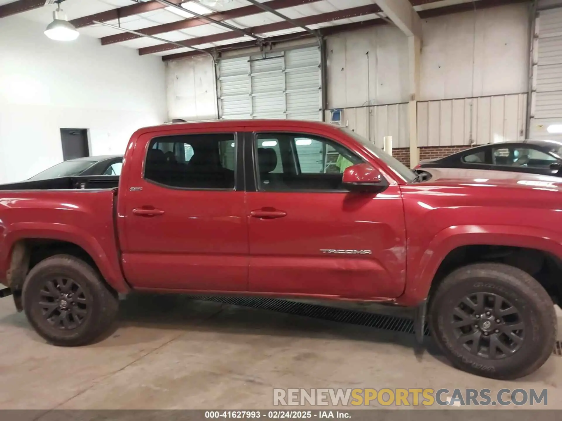 14 fotografías del automóvil dañado 3TYCZ5AN6NT087101 TOYOTA TACOMA 2022