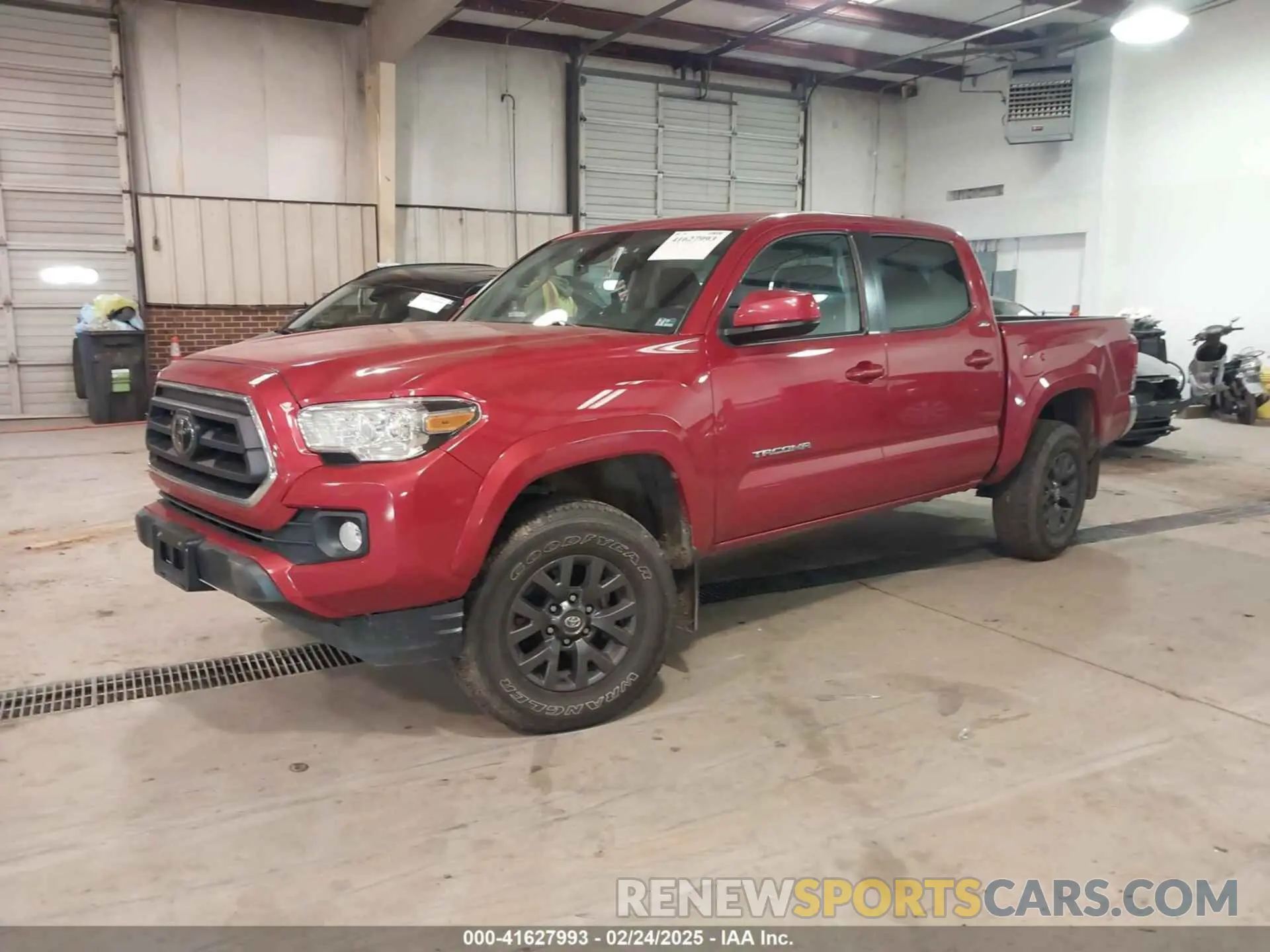 2 fotografías del automóvil dañado 3TYCZ5AN6NT087101 TOYOTA TACOMA 2022