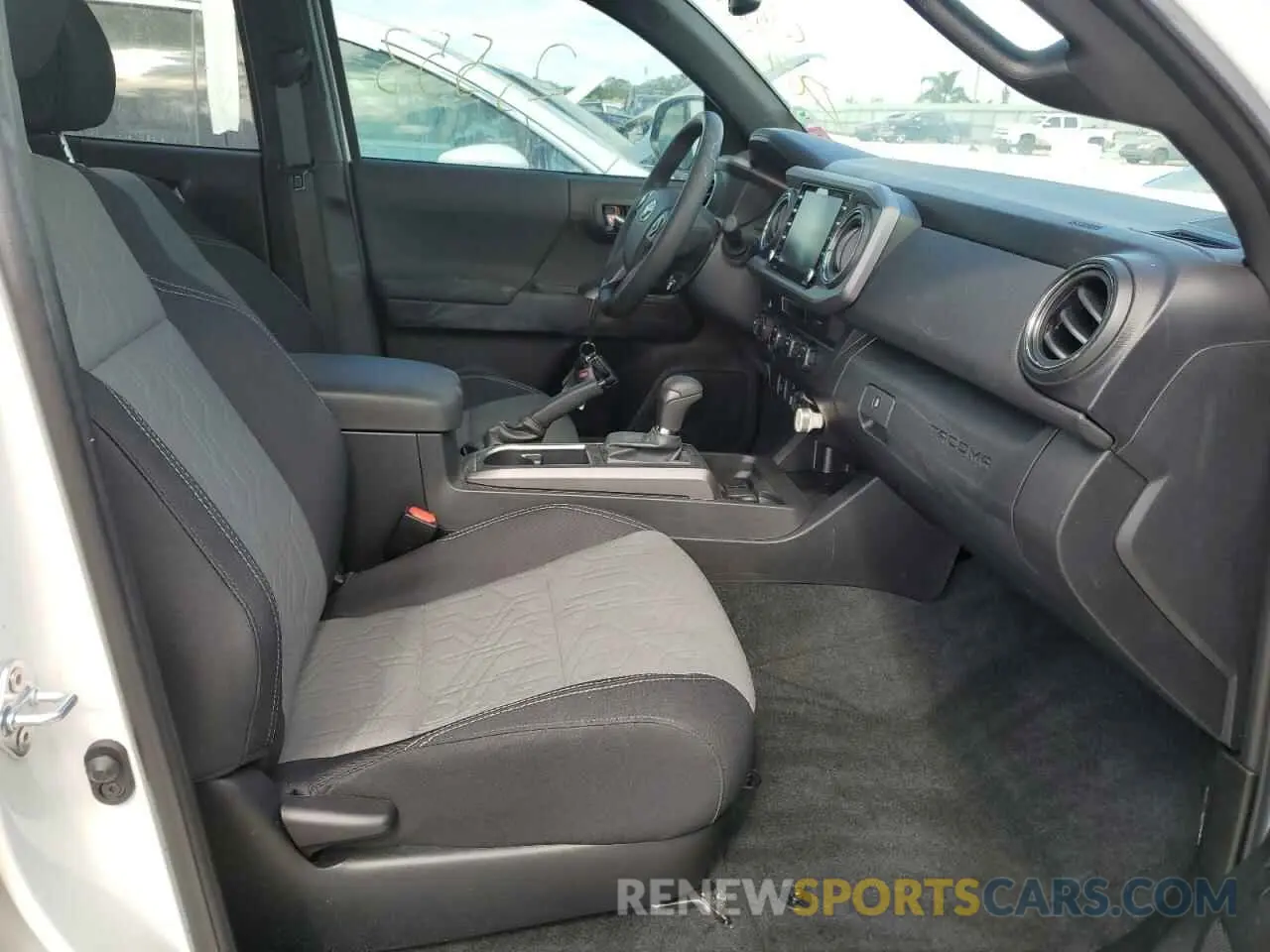 5 fotografías del automóvil dañado 3TYCZ5AN6NT088507 TOYOTA TACOMA 2022