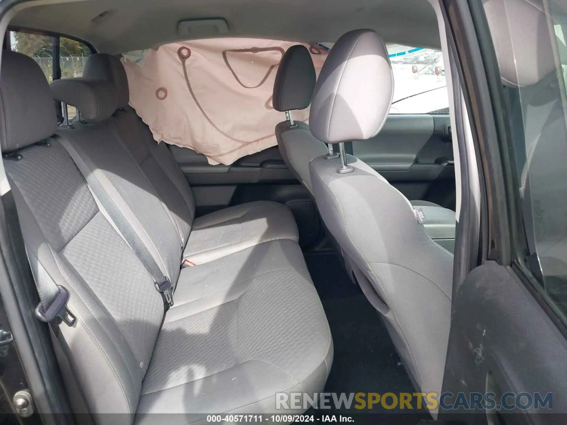 8 fotografías del automóvil dañado 3TYCZ5AN6NT094727 TOYOTA TACOMA 2022