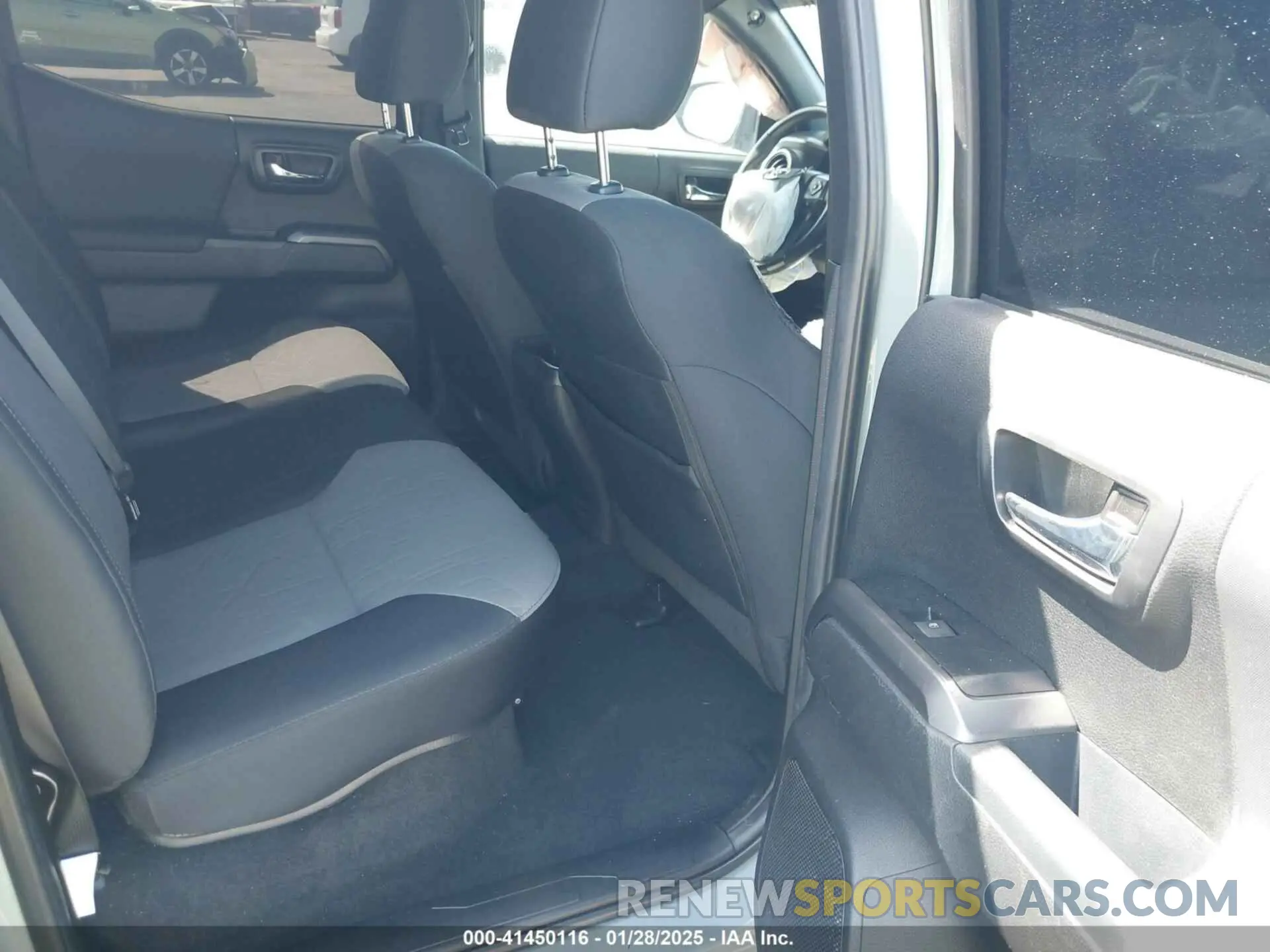8 fotografías del automóvil dañado 3TYCZ5AN6NT103877 TOYOTA TACOMA 2022