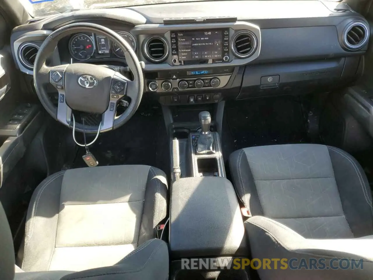 8 fotografías del automóvil dañado 3TYCZ5AN9NT096598 TOYOTA TACOMA 2022