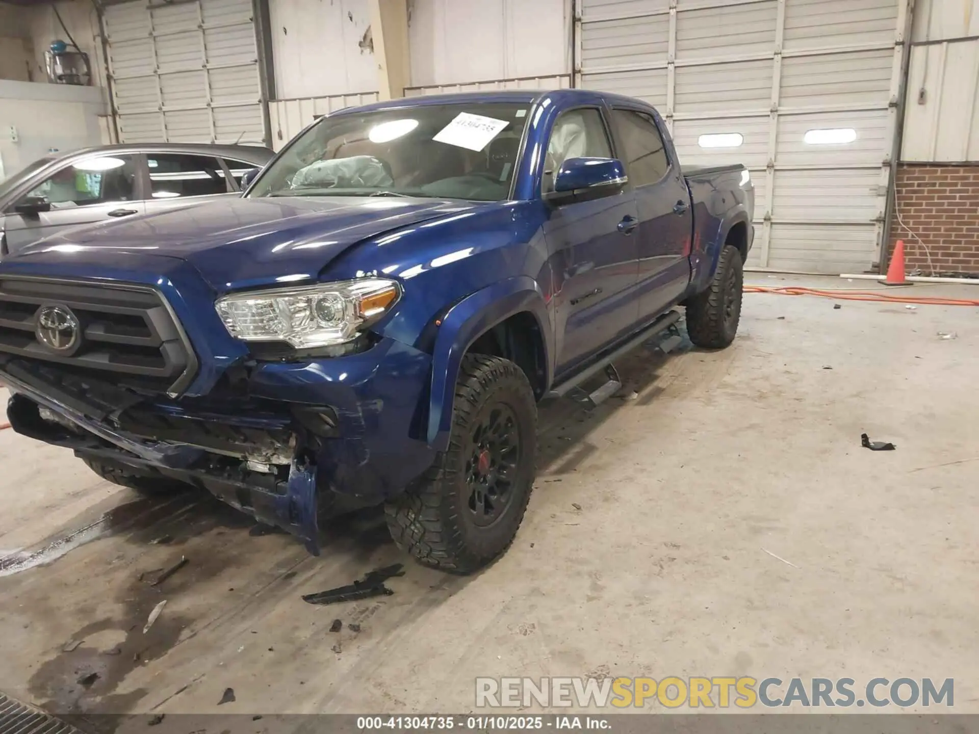 2 fotografías del automóvil dañado 3TYDZ5BN3NT017090 TOYOTA TACOMA 2022