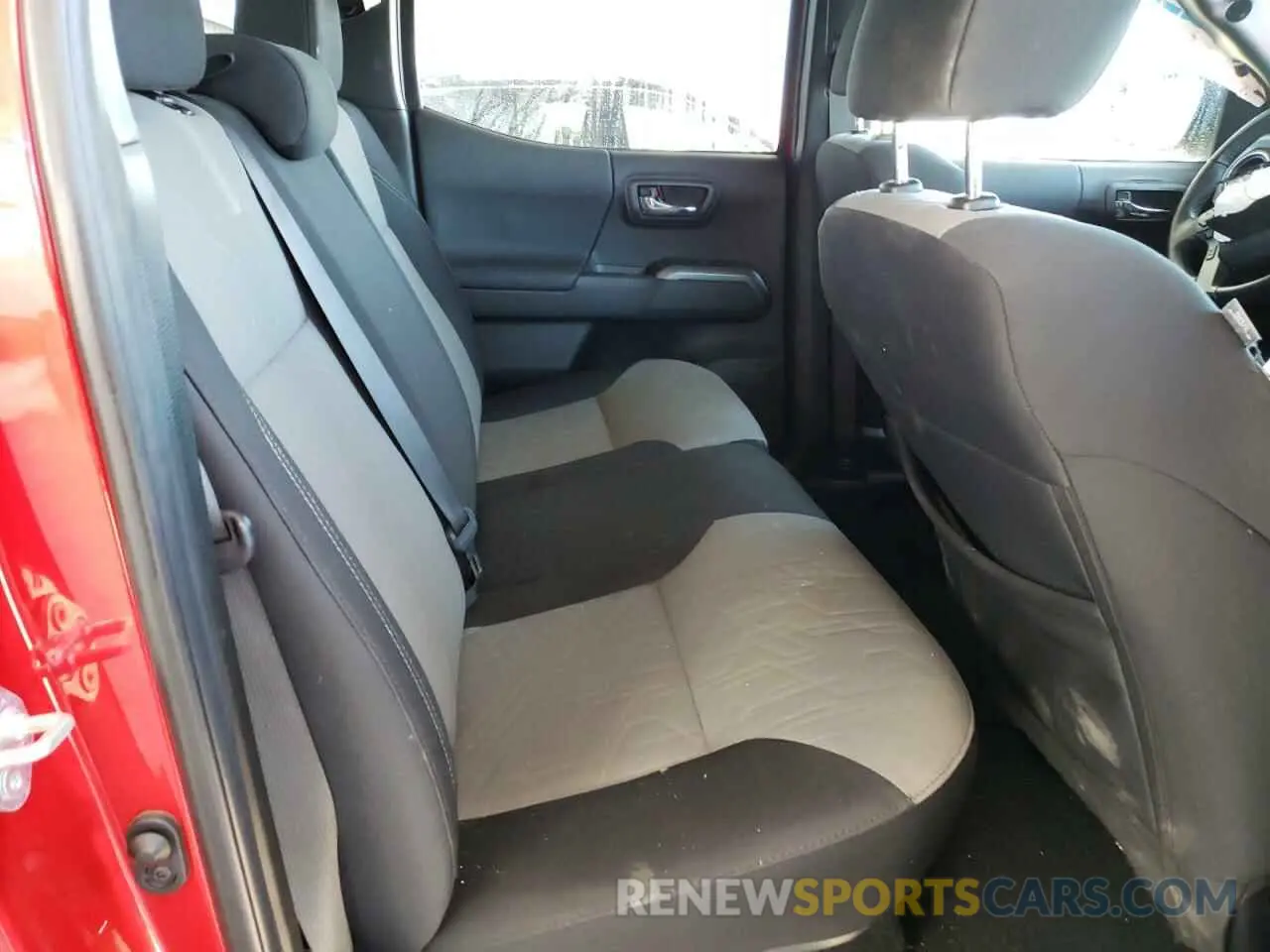 10 fotografías del automóvil dañado 3TYDZ5BN7NT016315 TOYOTA TACOMA 2022