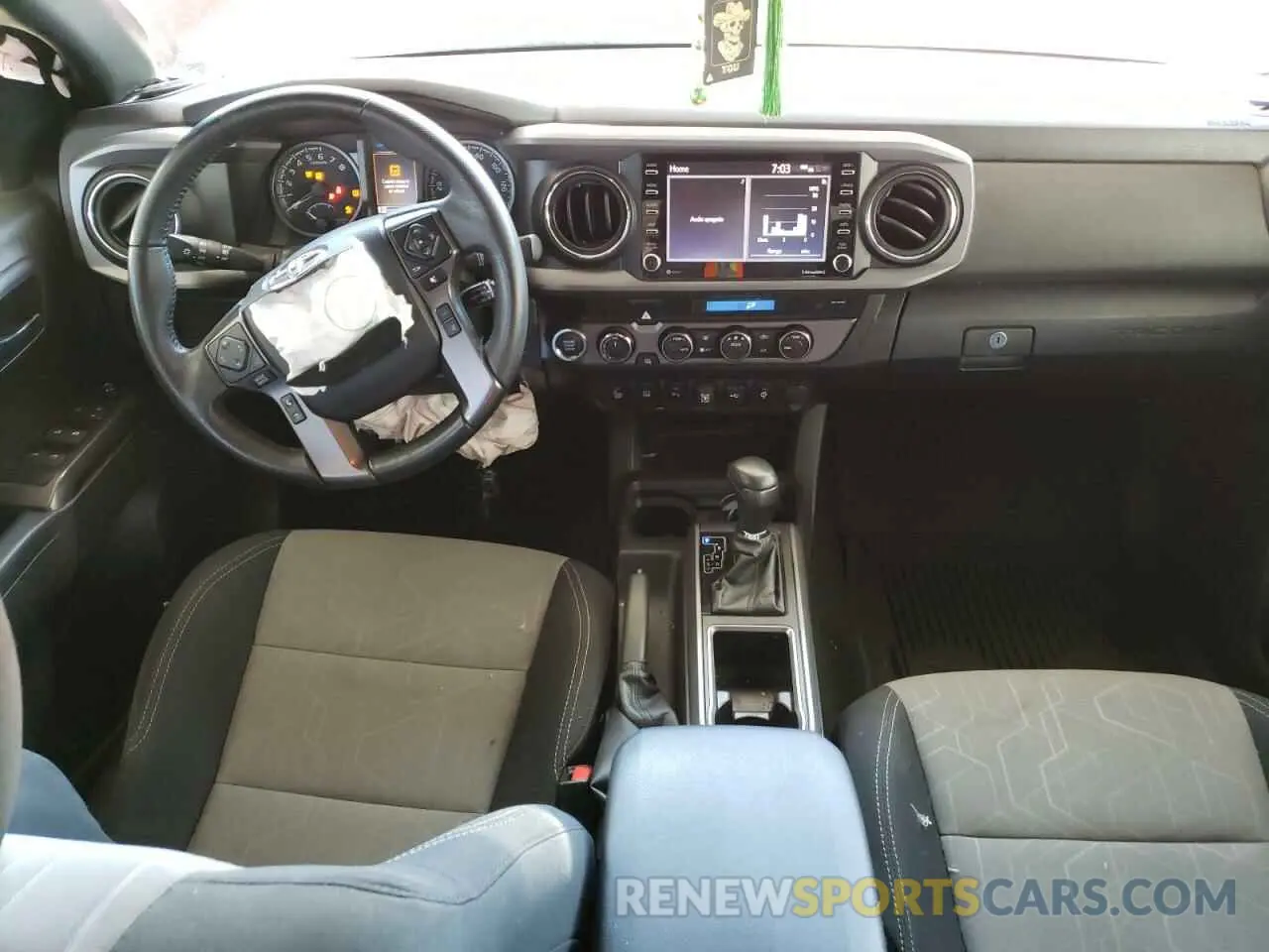 8 fotografías del automóvil dañado 3TYDZ5BN7NT016315 TOYOTA TACOMA 2022