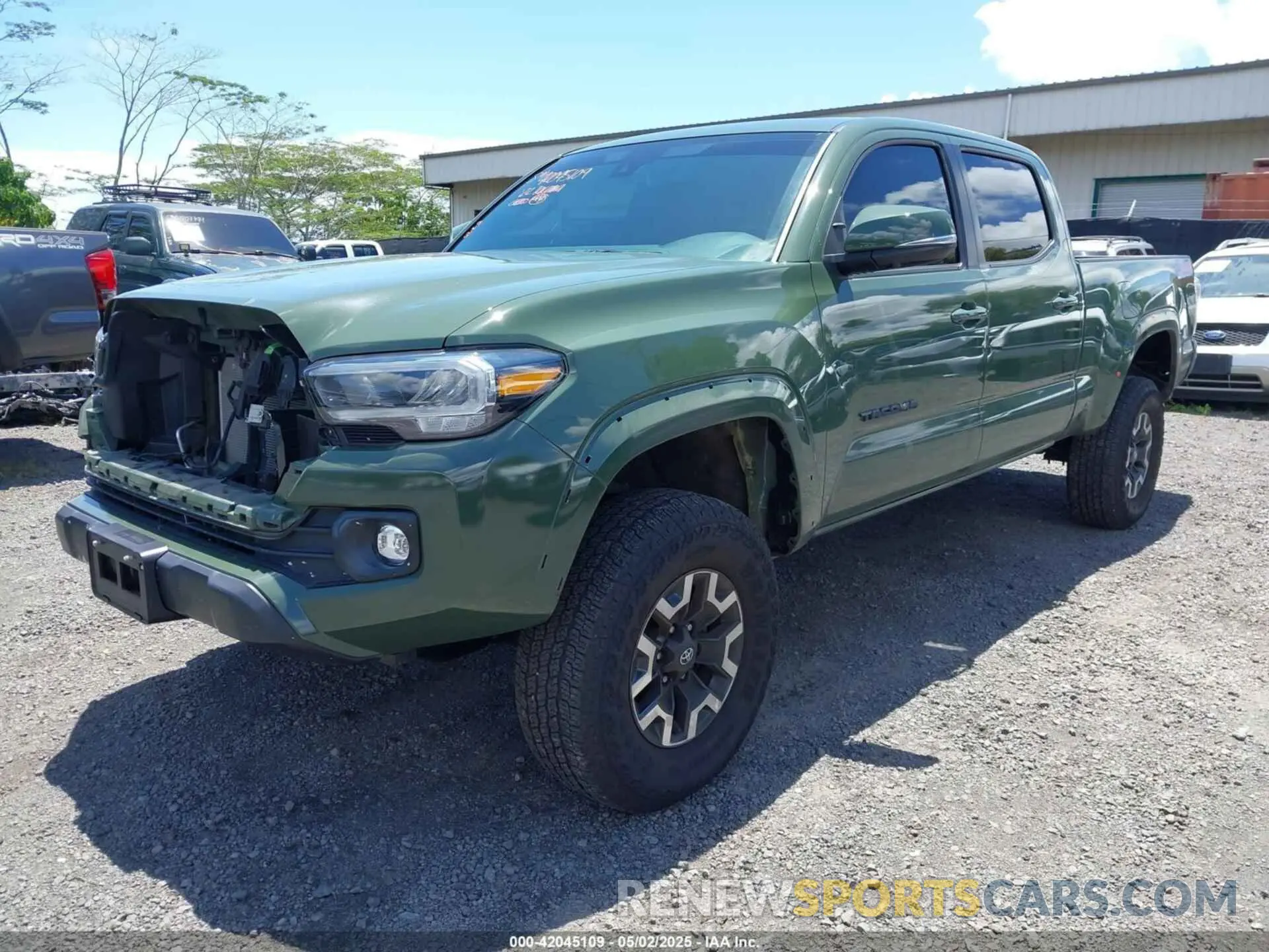 2 fotografías del automóvil dañado 3TYDZ5BN8NT010331 TOYOTA TACOMA 2022