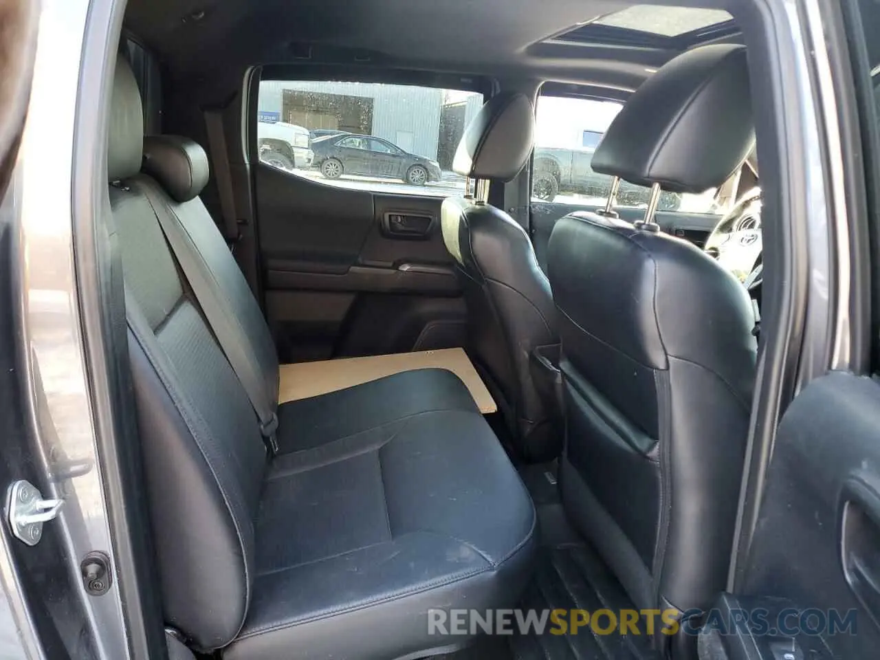 10 fotografías del automóvil dañado 3TYDZ5BN9NT013660 TOYOTA TACOMA 2022