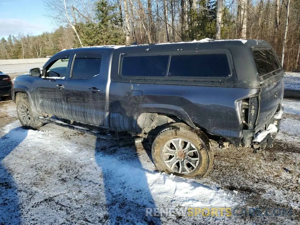 2 fotografías del automóvil dañado 3TYDZ5BN9NT013660 TOYOTA TACOMA 2022