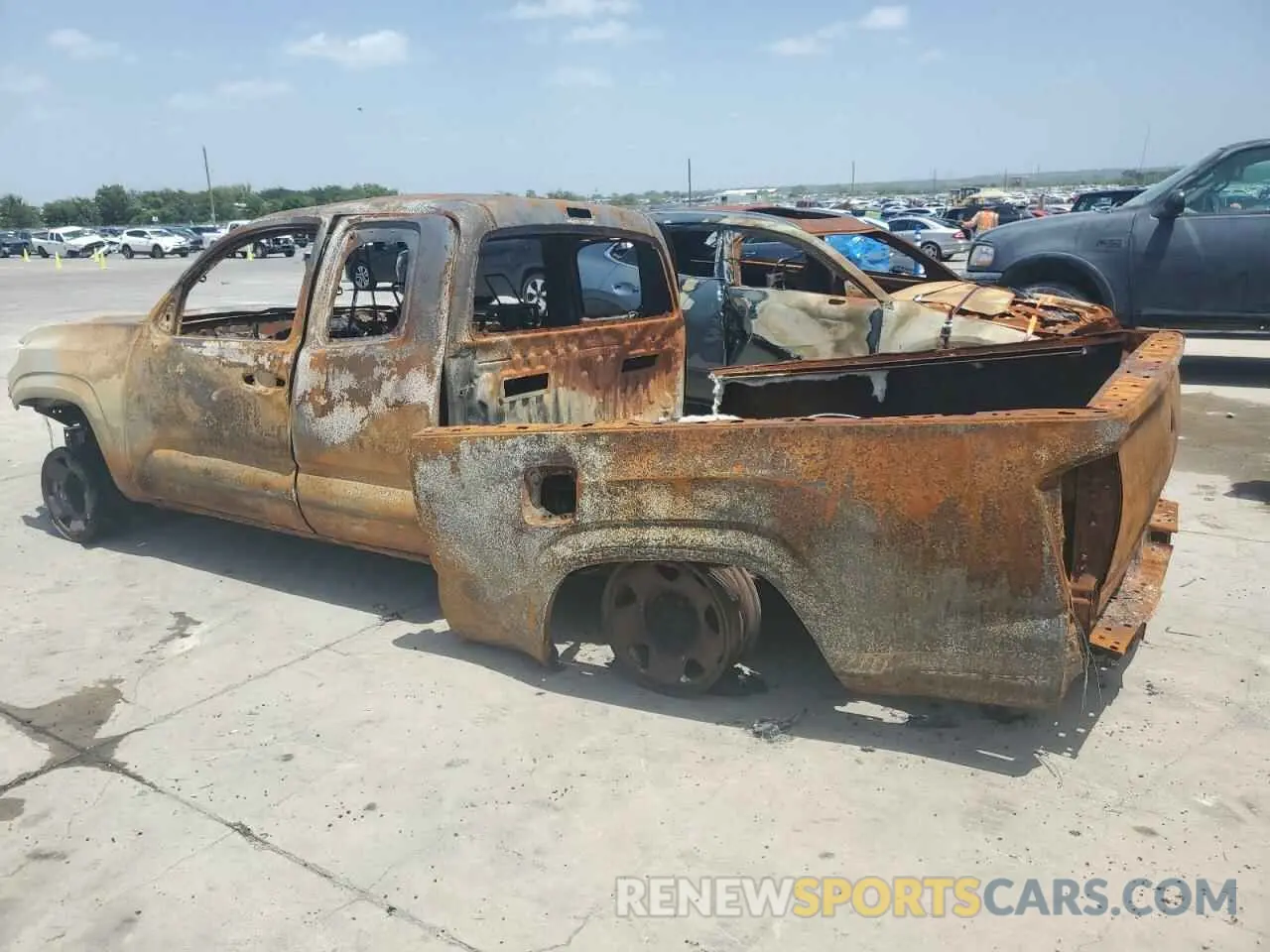2 fotografías del automóvil dañado 3TYRX5GN7NT041493 TOYOTA TACOMA 2022