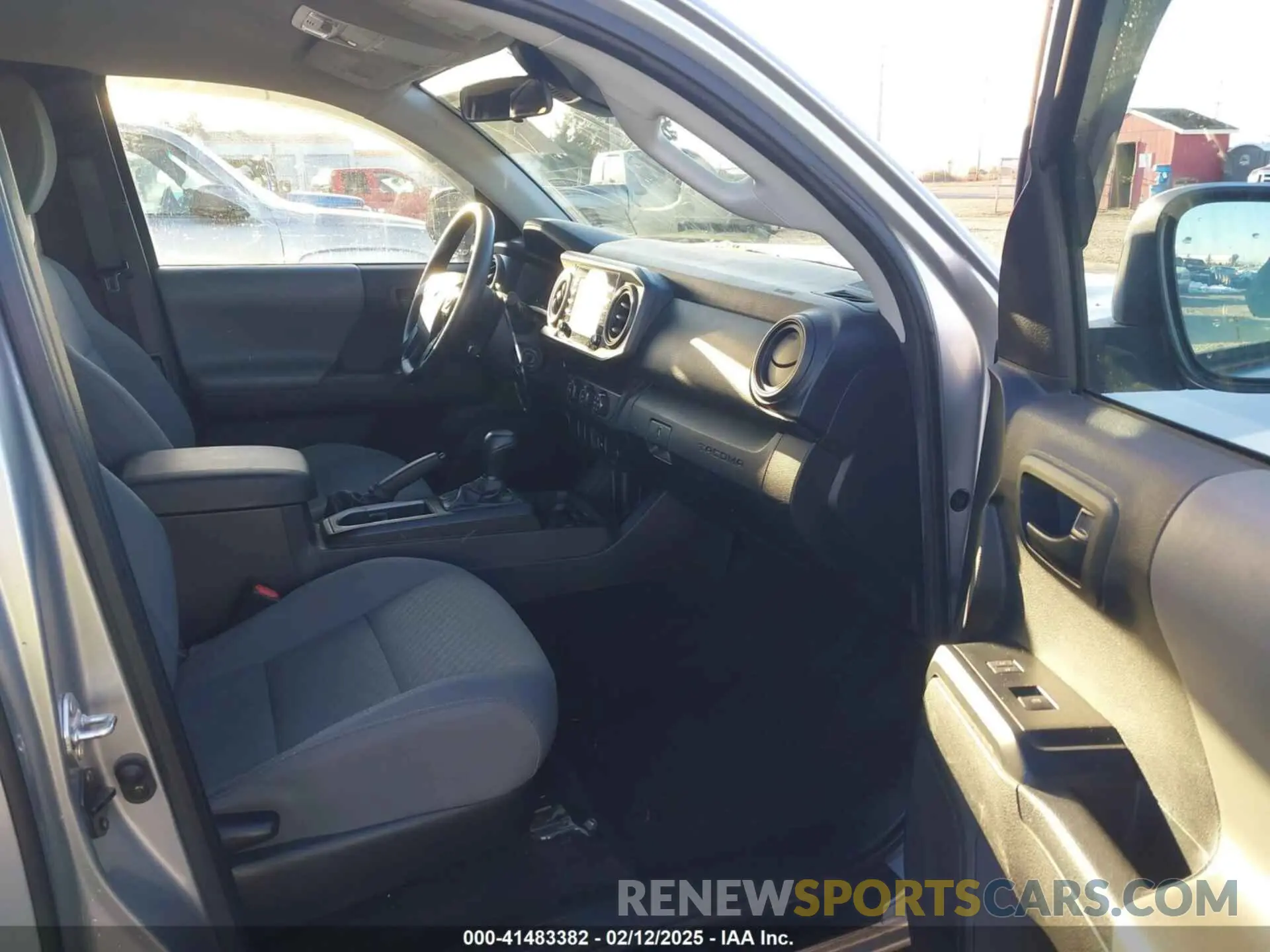 5 fotografías del automóvil dañado 3TYRX5GN9NT053726 TOYOTA TACOMA 2022