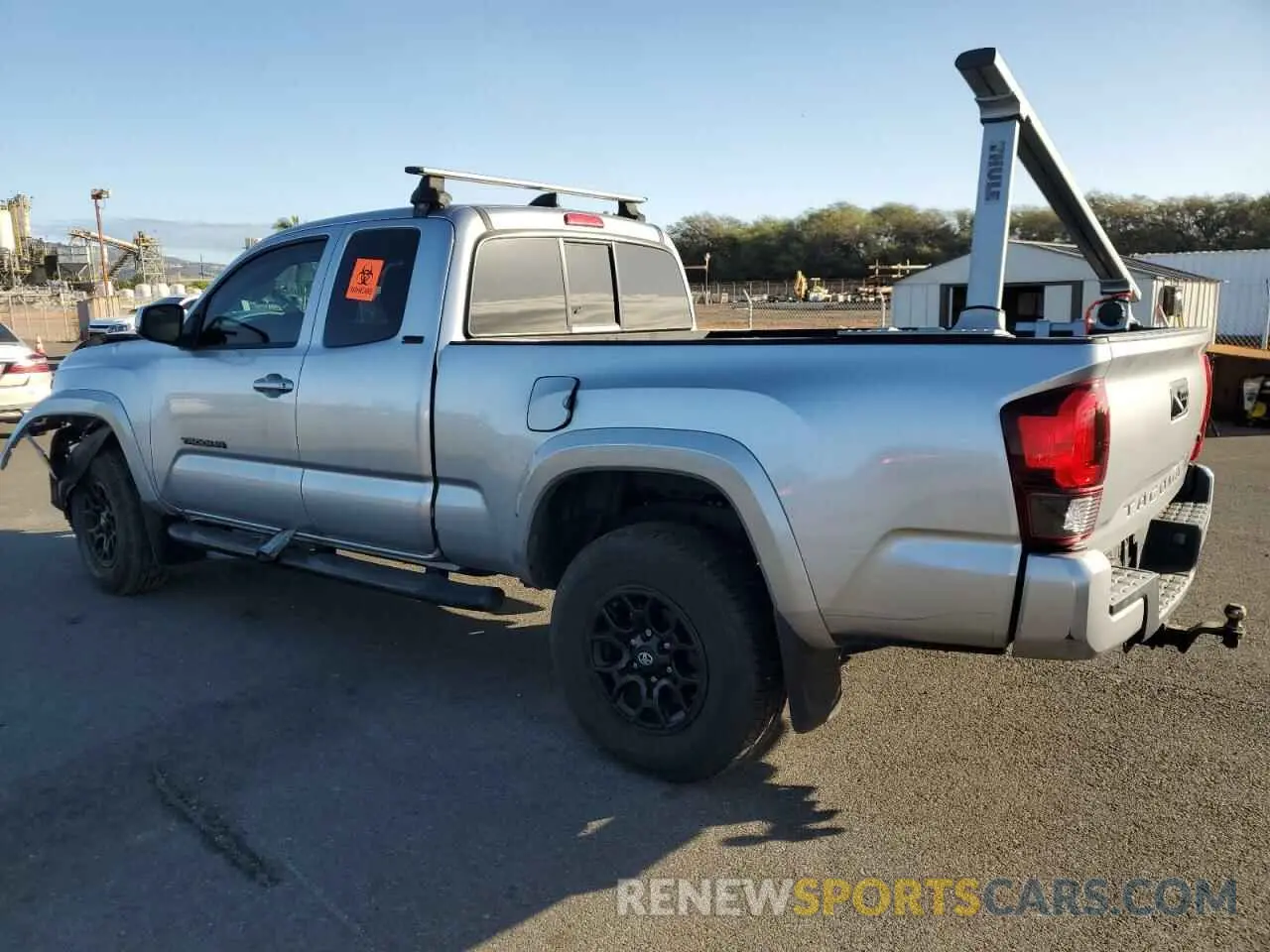 2 fotografías del automóvil dañado 3TYRZ5CN3NT017224 TOYOTA TACOMA 2022