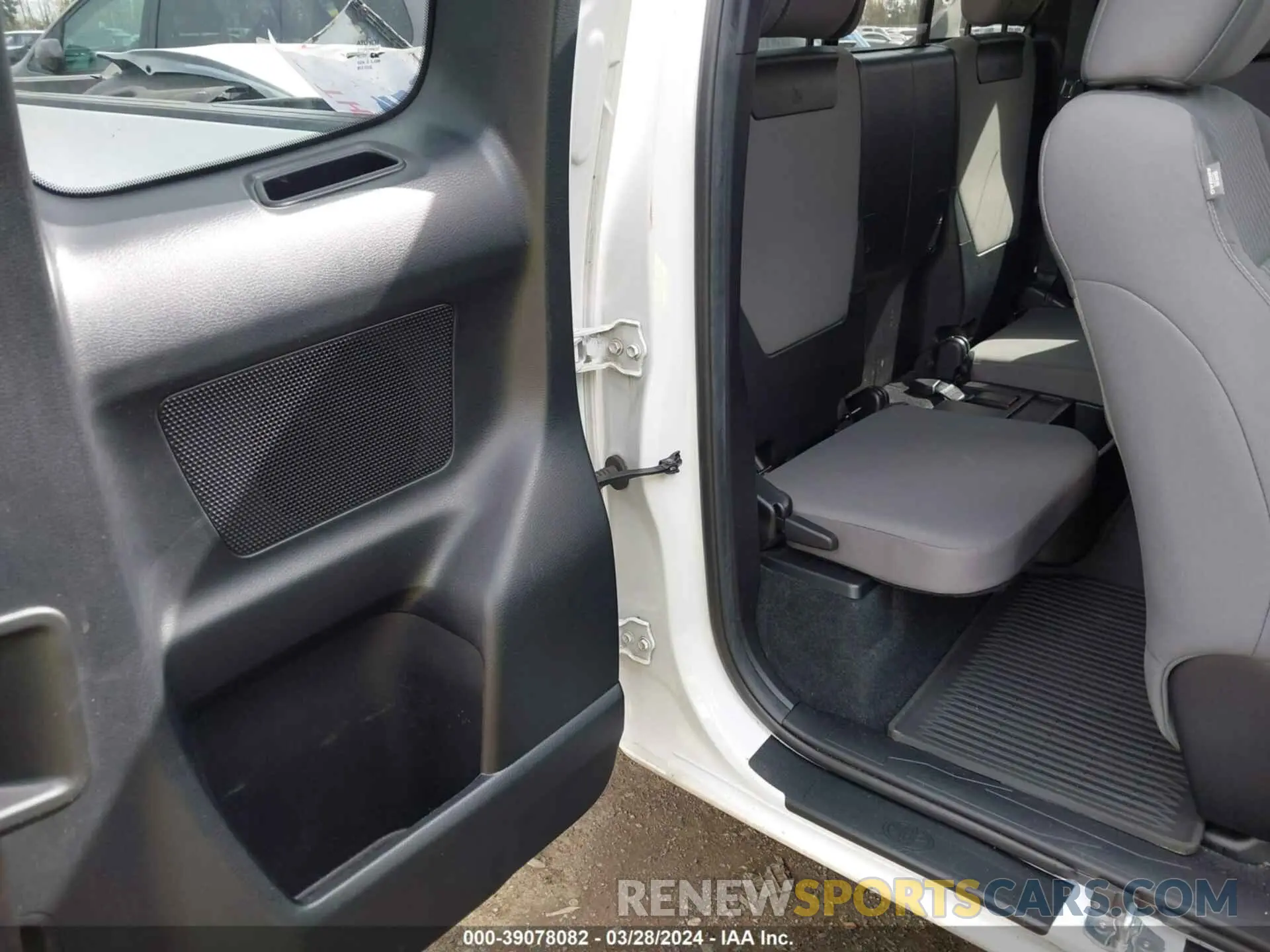 8 fotografías del automóvil dañado 3TYRZ5CN6NT016293 TOYOTA TACOMA 2022