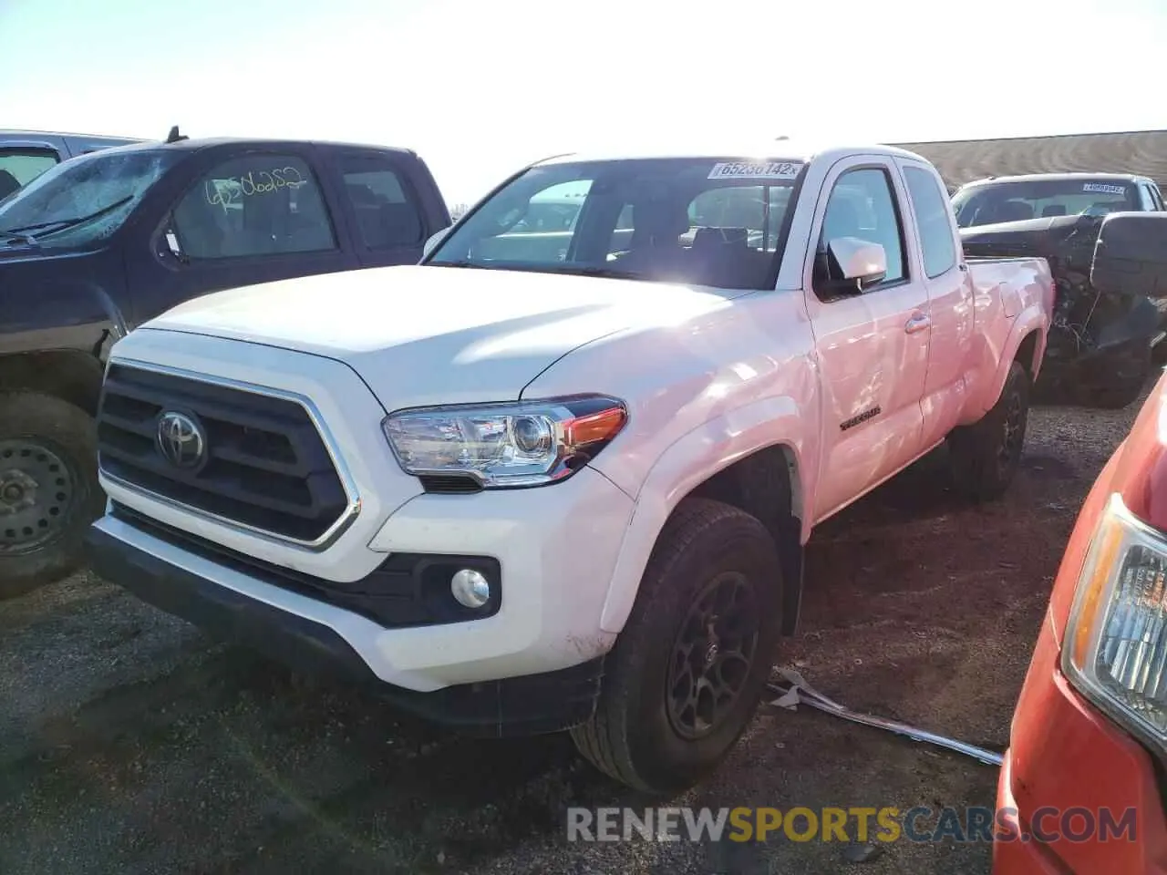 2 fotografías del automóvil dañado 3TYRZ5CN9NT021049 TOYOTA TACOMA 2022