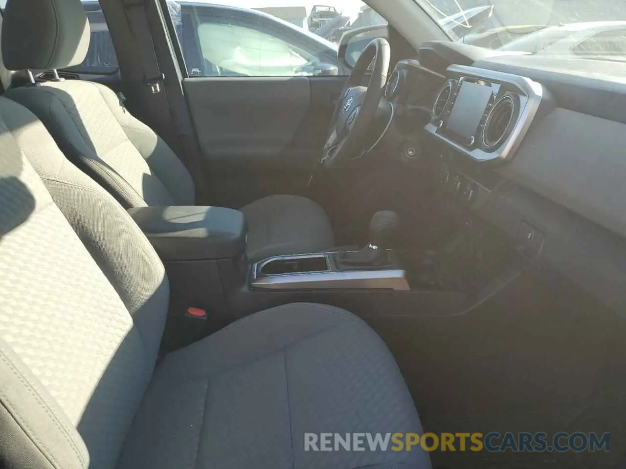 5 fotografías del automóvil dañado 3TYRZ5CN9NT021049 TOYOTA TACOMA 2022