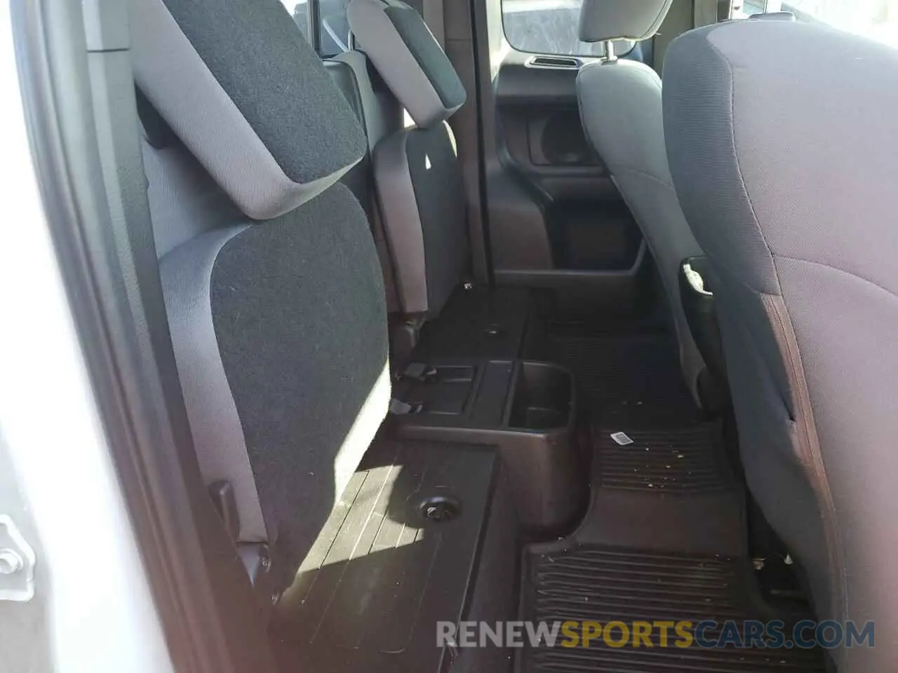 6 fotografías del automóvil dañado 3TYRZ5CN9NT021049 TOYOTA TACOMA 2022