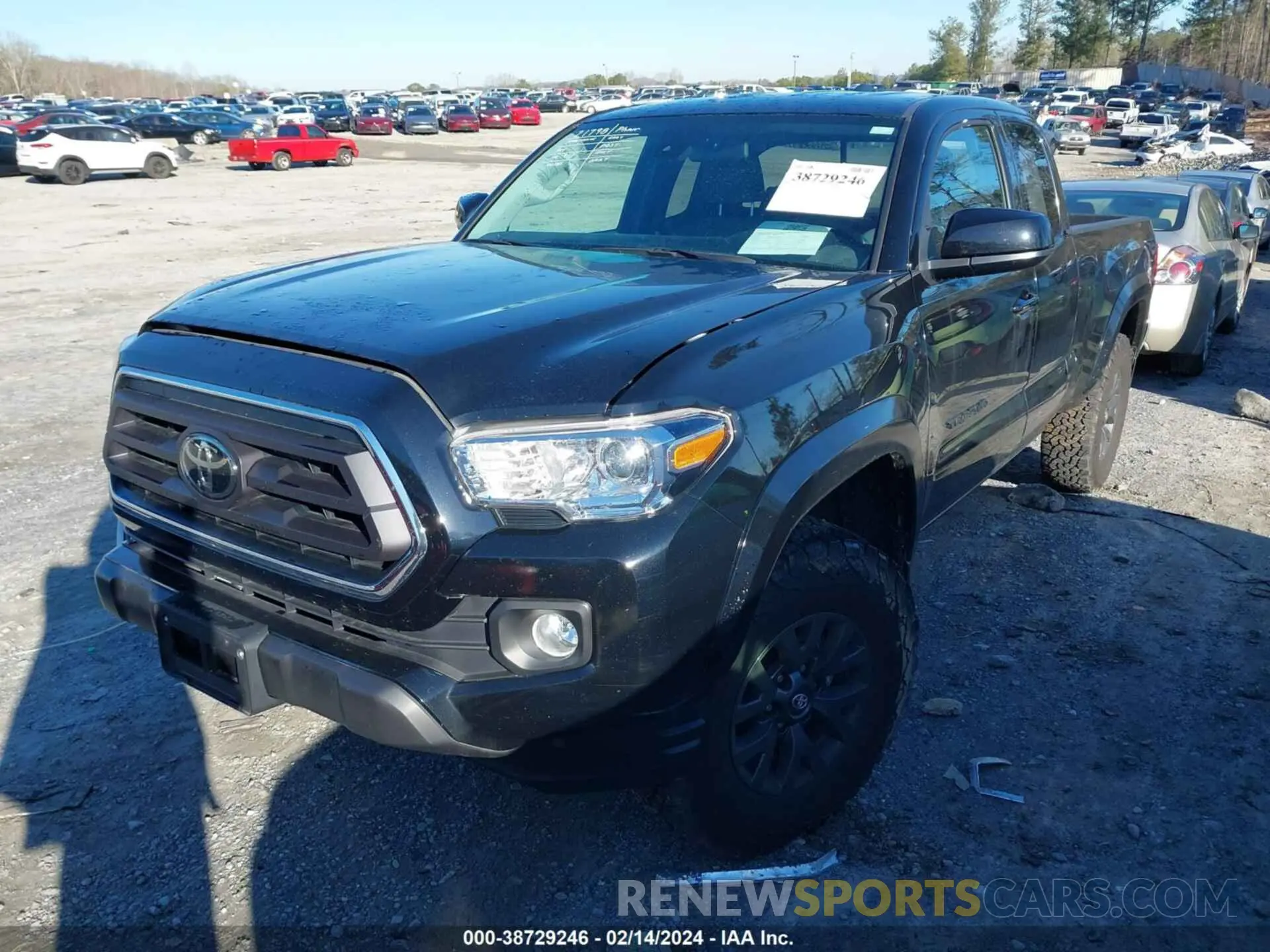 2 fotografías del automóvil dañado 3TYSX5EN7NT013276 TOYOTA TACOMA 2022