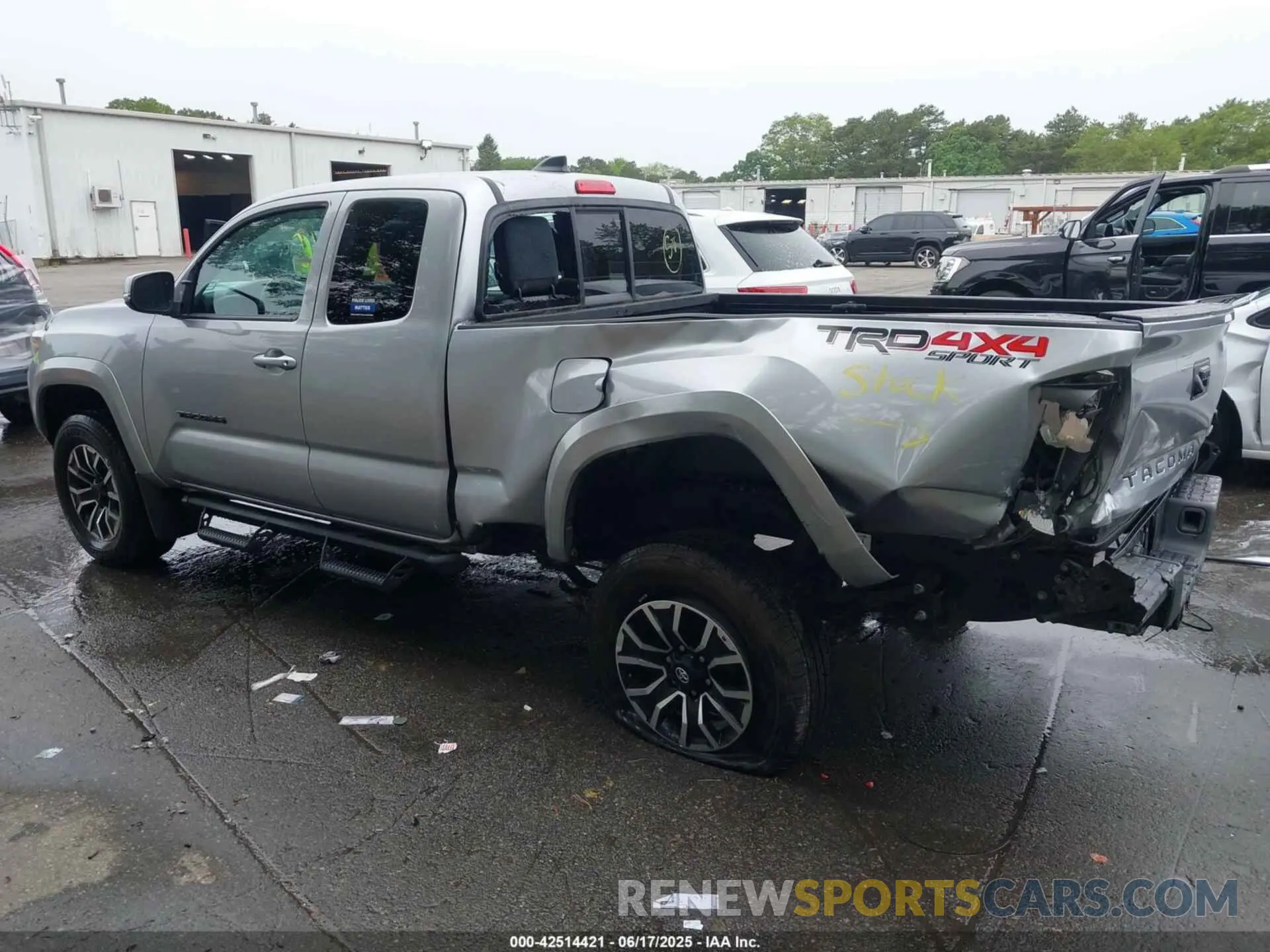 3 fotografías del automóvil dañado 3TYSZ5AN3NT067786 TOYOTA TACOMA 2022