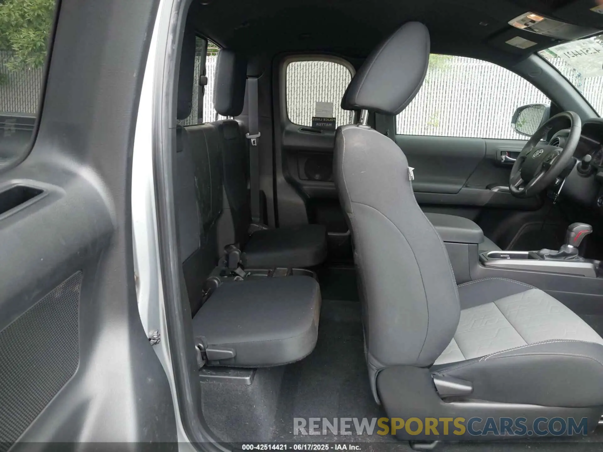 8 fotografías del automóvil dañado 3TYSZ5AN3NT067786 TOYOTA TACOMA 2022