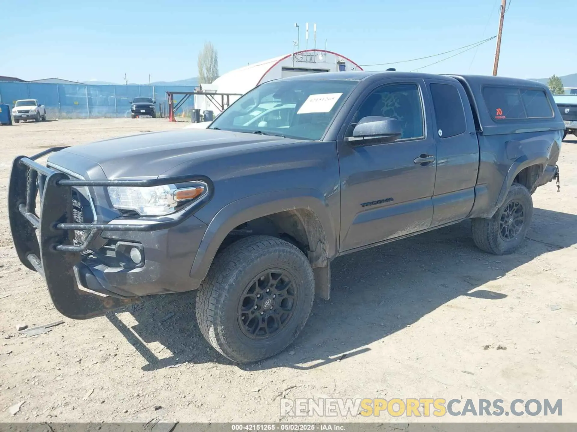 2 fotografías del automóvil dañado 3TYSZ5AN6NT084565 TOYOTA TACOMA 2022
