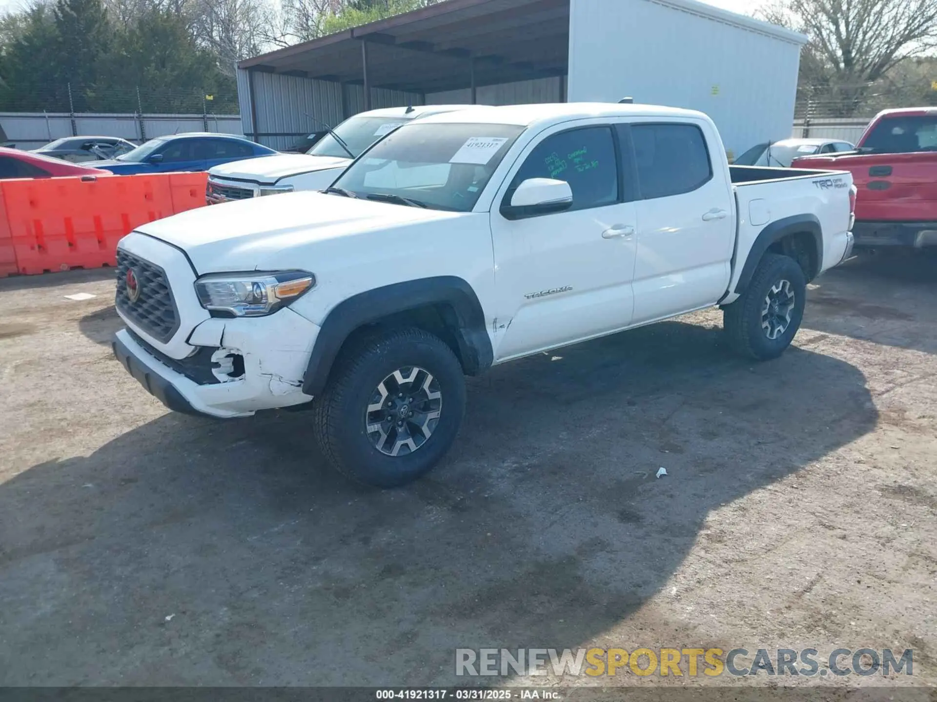 2 fotografías del automóvil dañado 3TMAZ5CN0PM211463 TOYOTA TACOMA 2023