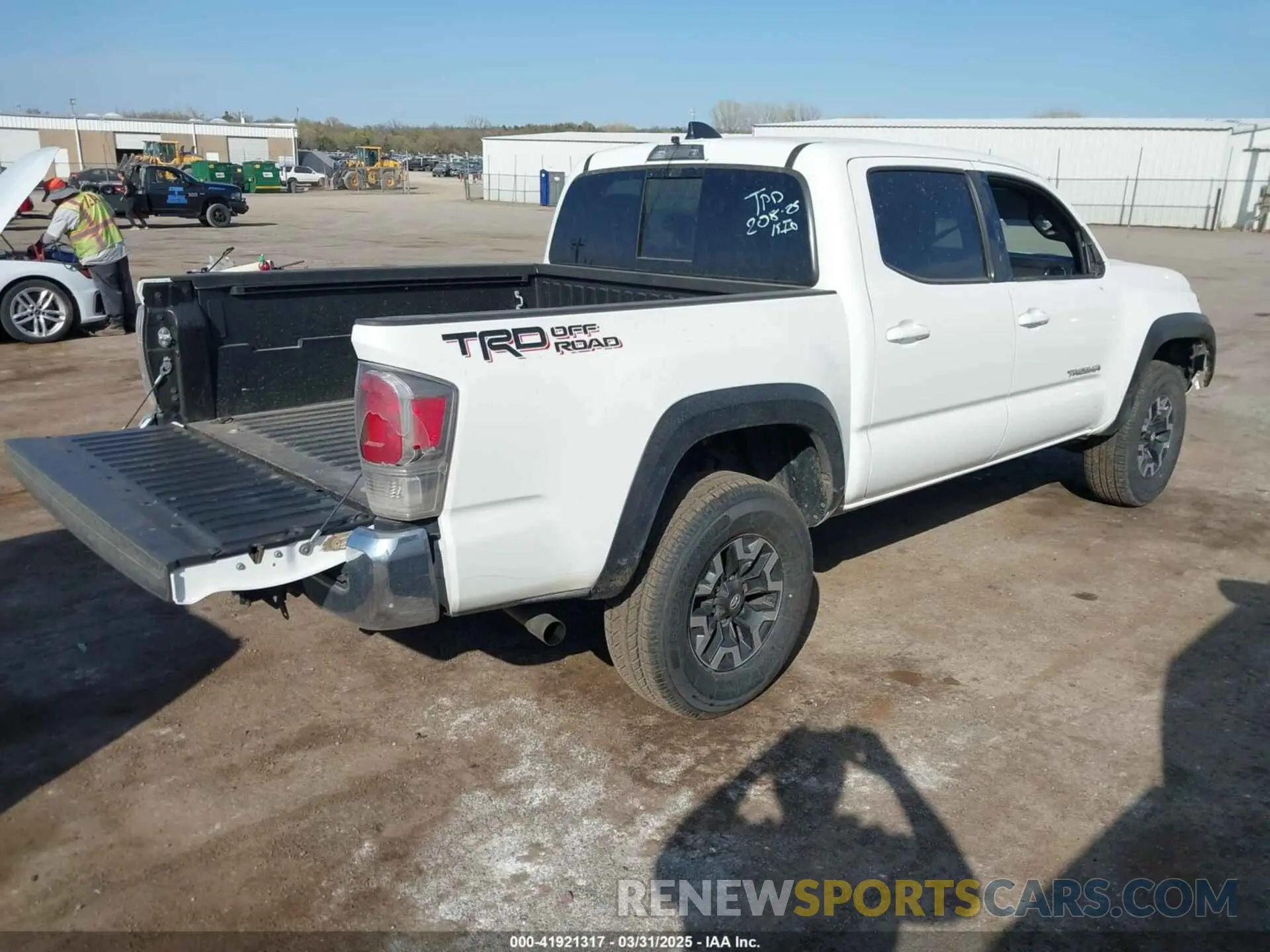 4 fotografías del automóvil dañado 3TMAZ5CN0PM211463 TOYOTA TACOMA 2023