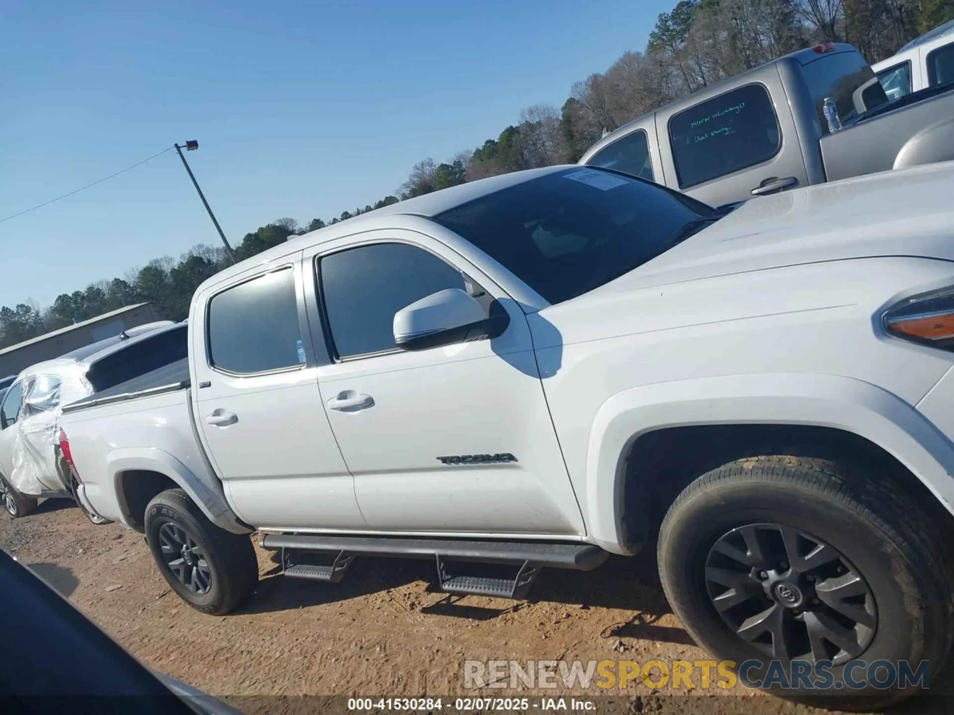 13 fotografías del automóvil dañado 3TMAZ5CN0PM214752 TOYOTA TACOMA 2023