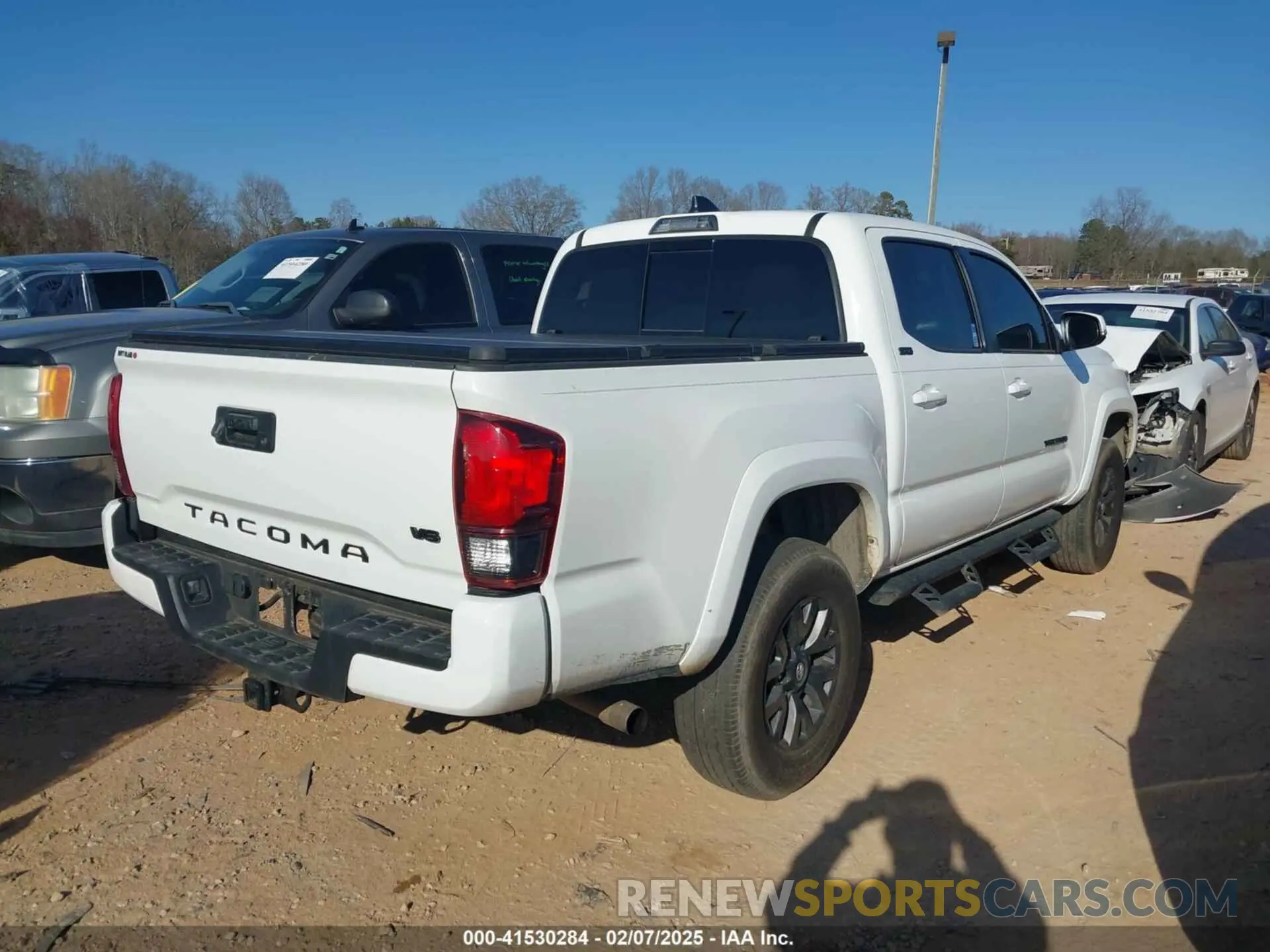 4 fotografías del automóvil dañado 3TMAZ5CN0PM214752 TOYOTA TACOMA 2023