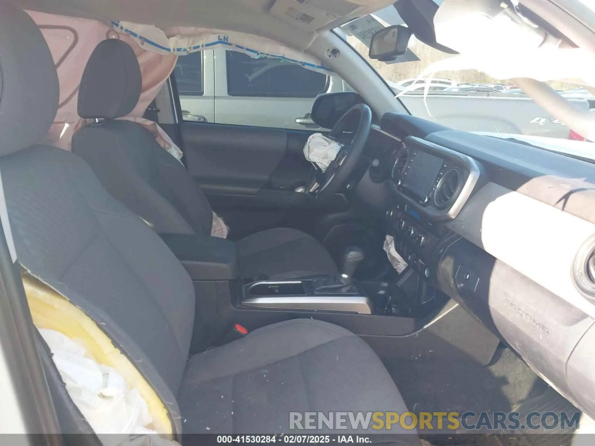 5 fotografías del automóvil dañado 3TMAZ5CN0PM214752 TOYOTA TACOMA 2023