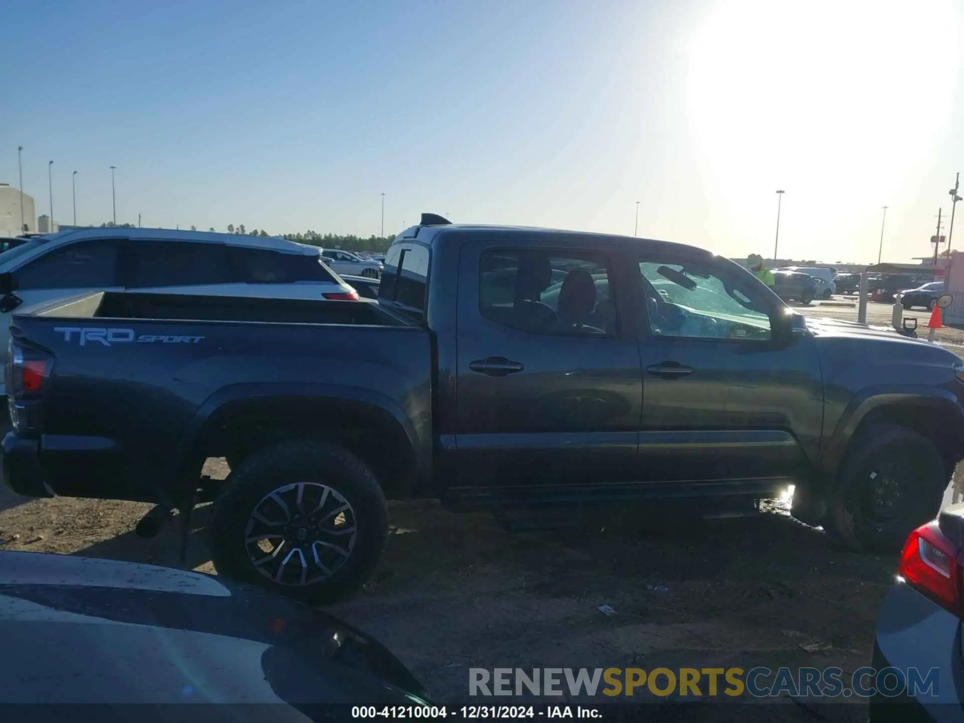 14 fotografías del automóvil dañado 3TMAZ5CN1PM204201 TOYOTA TACOMA 2023