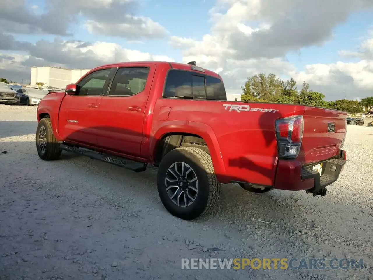 2 fotografías del automóvil dañado 3TMAZ5CN1PM208071 TOYOTA TACOMA 2023